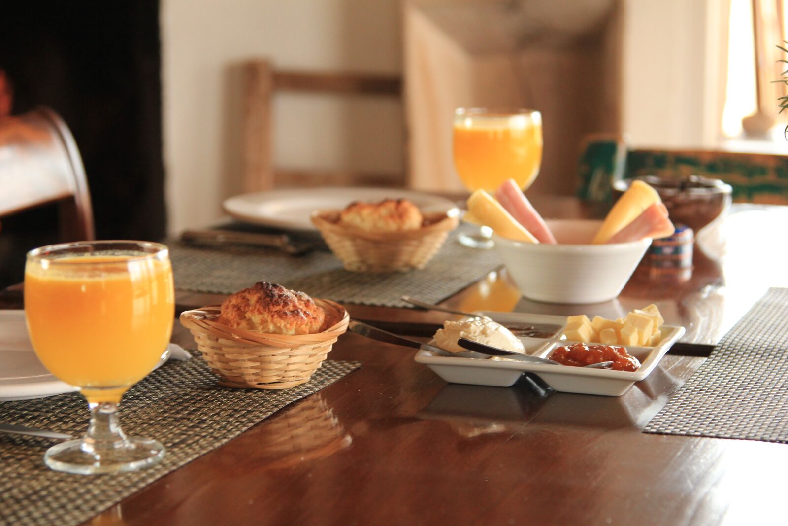 Canon EOS 550D (EOS Rebel T2i / EOS Kiss X4) sample photo. Breakfast, mid-afternoon, cafe con photography