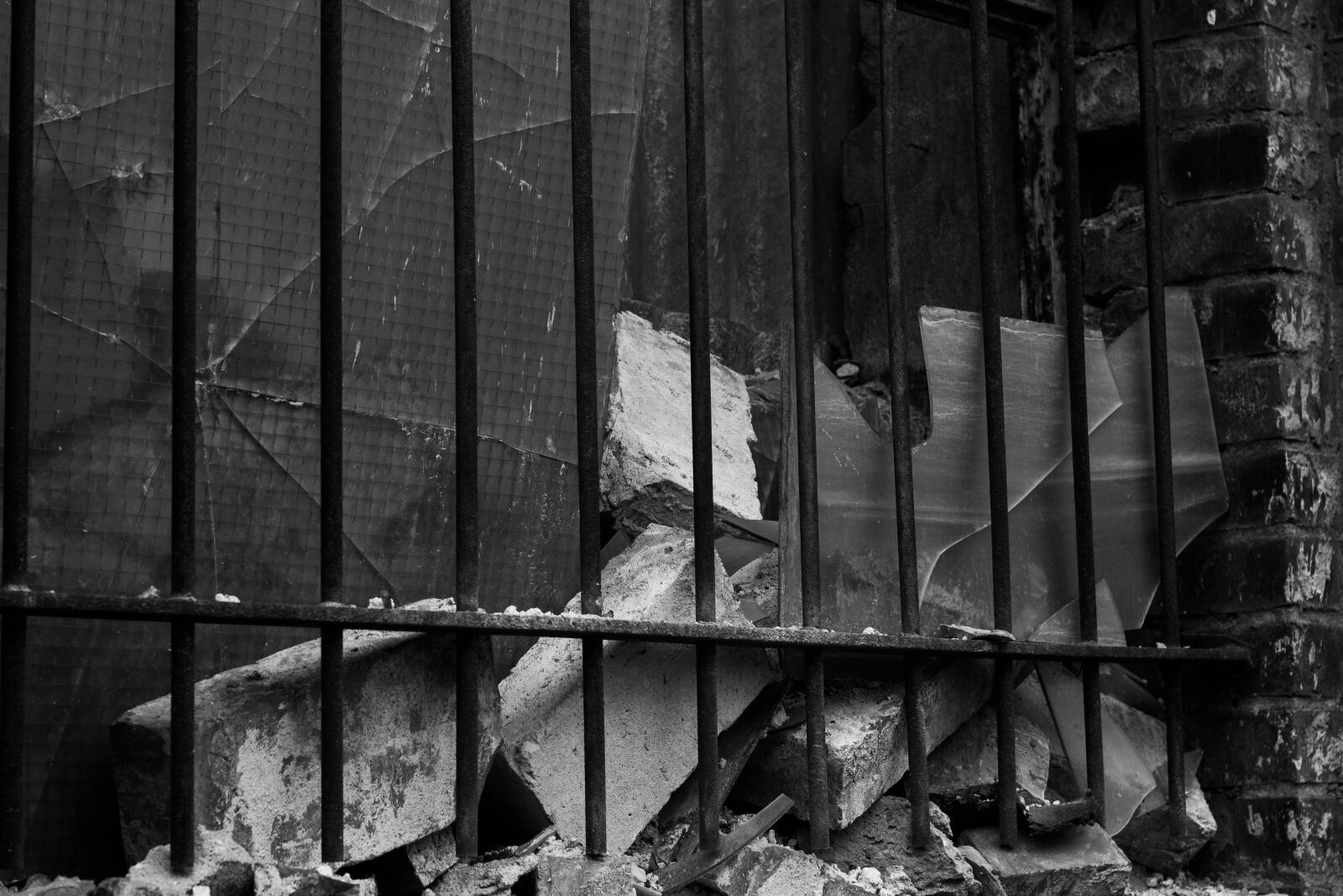 Canon EOS 1200D (EOS Rebel T5 / EOS Kiss X70 / EOS Hi) sample photo. The industry, grunge, old photography