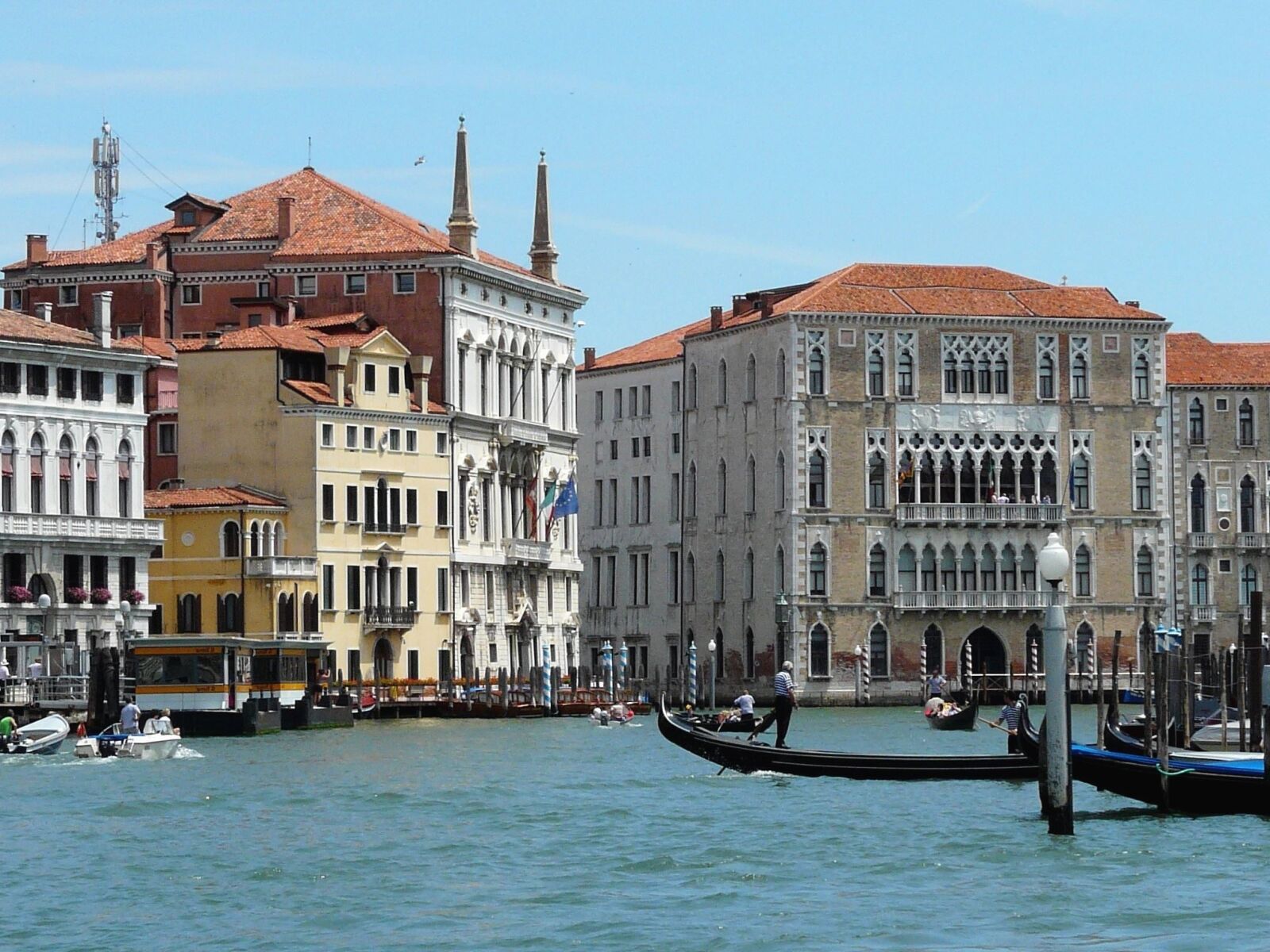 Panasonic DMC-FZ18 sample photo. Tourism, buildings, italy, water photography