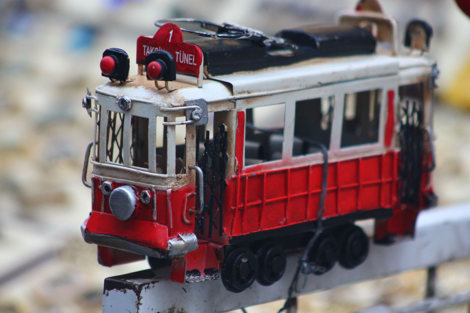 Canon EOS 1100D (EOS Rebel T3 / EOS Kiss X50) sample photo. Toy, red, tramway photography