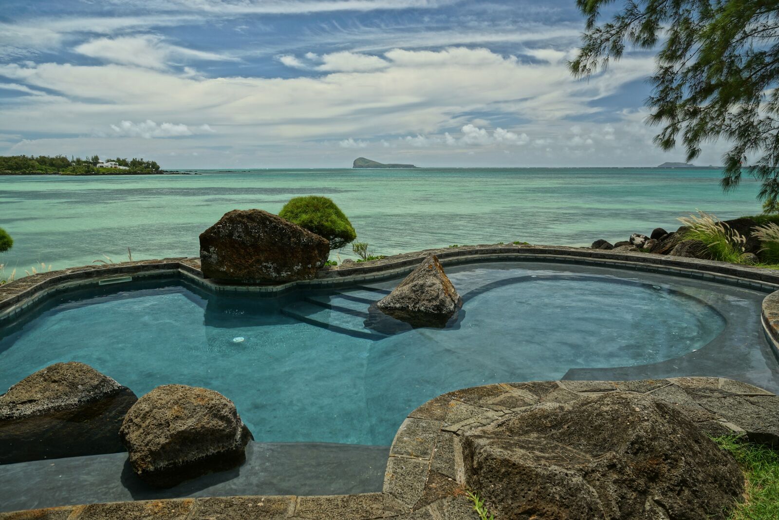 Sony SLT-A65 (SLT-A65V) + Sony DT 16-50mm F2.8 SSM sample photo. Sea, indian ocean, pool photography