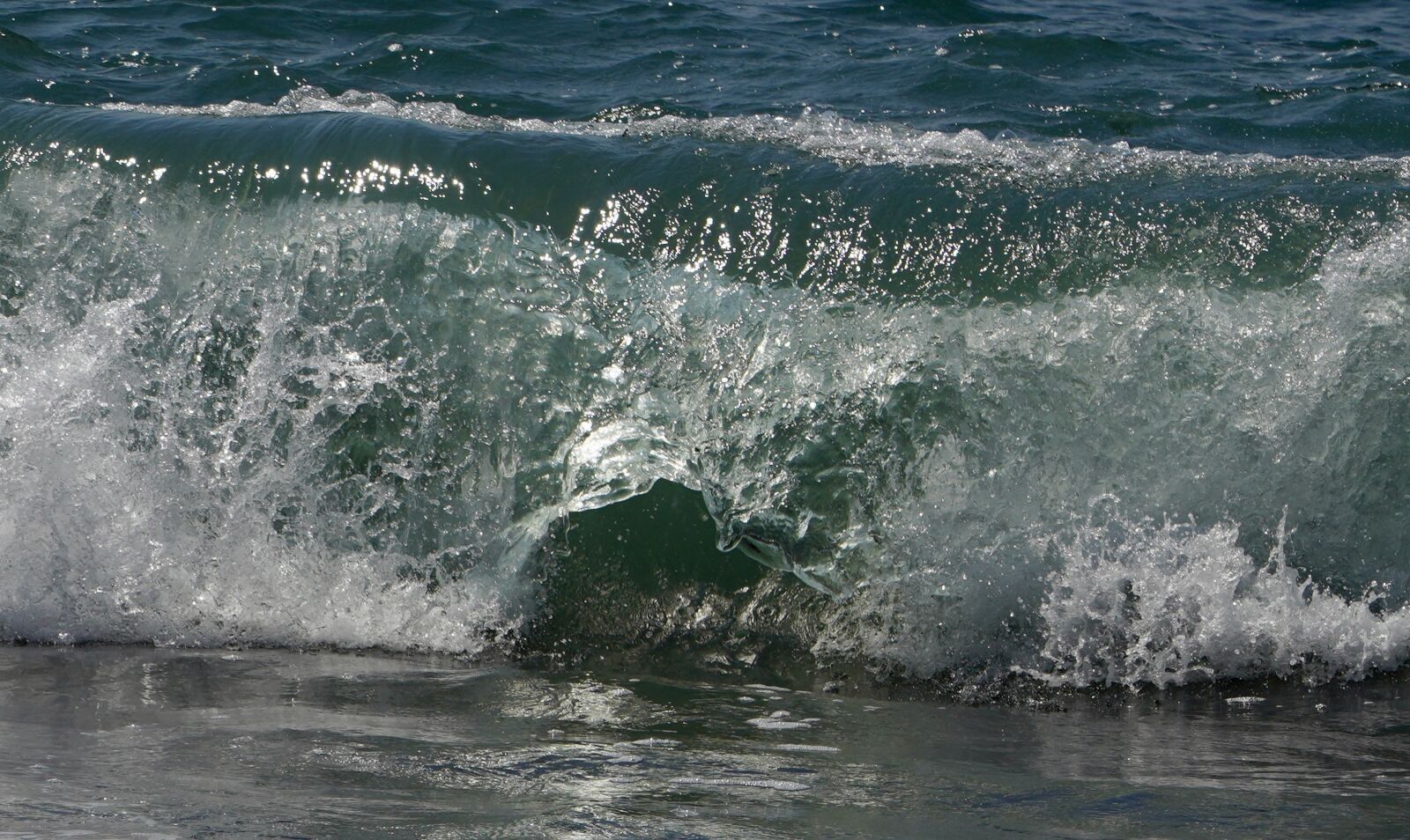 Sony FE 24-105mm F4 G OSS sample photo. Wave, ocean, sea photography