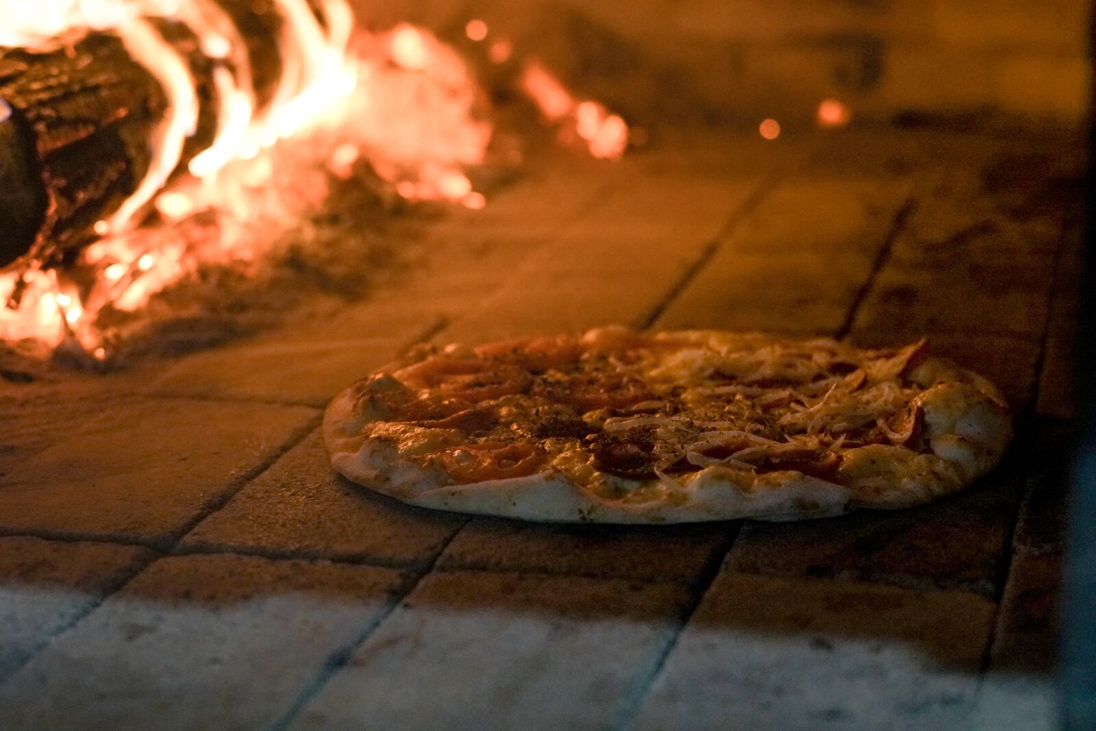 Sony a6500 sample photo. Pizza, pizza oven, restaurant photography