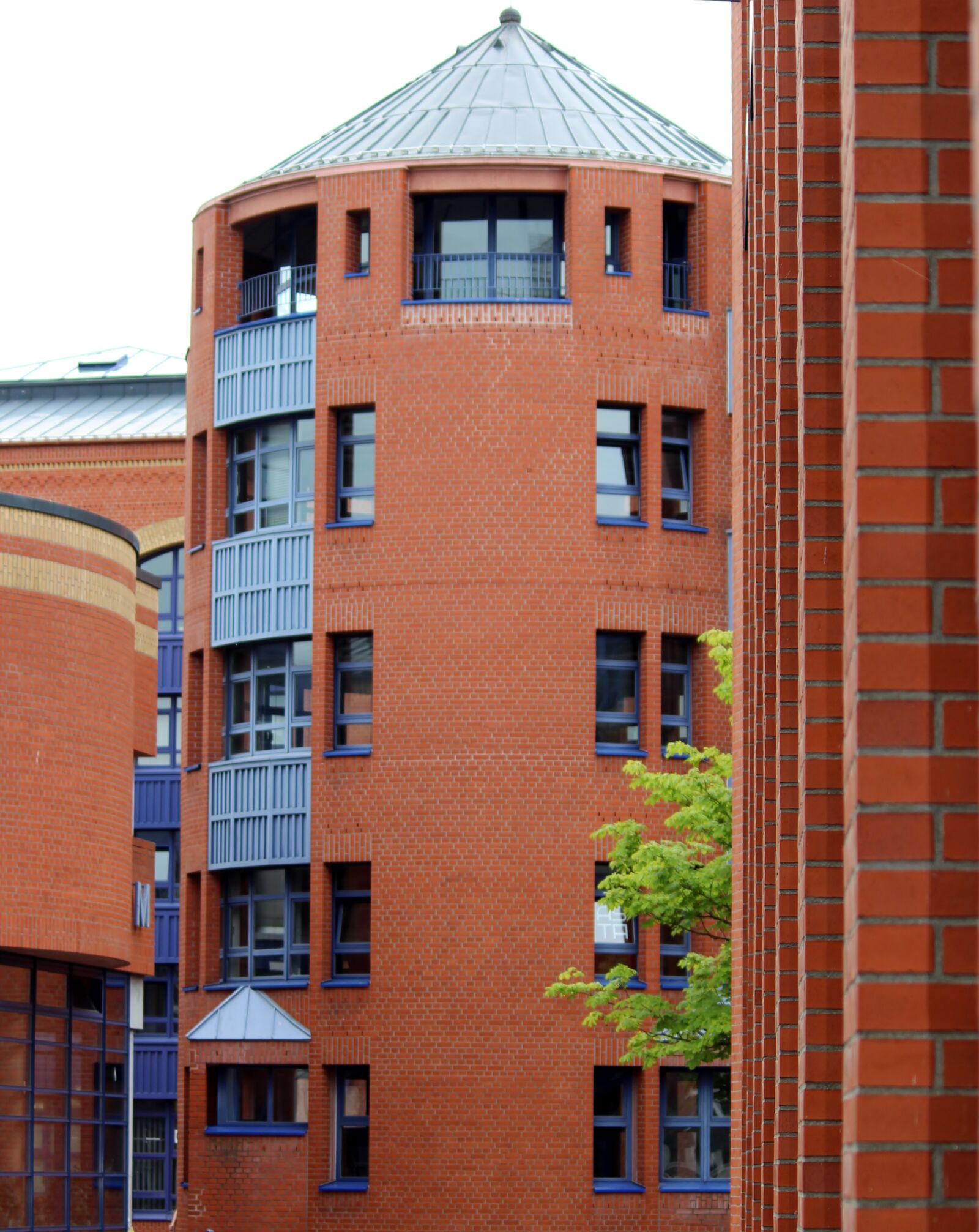 Canon EOS 650D (EOS Rebel T4i / EOS Kiss X6i) sample photo. Building, tower, clinker photography