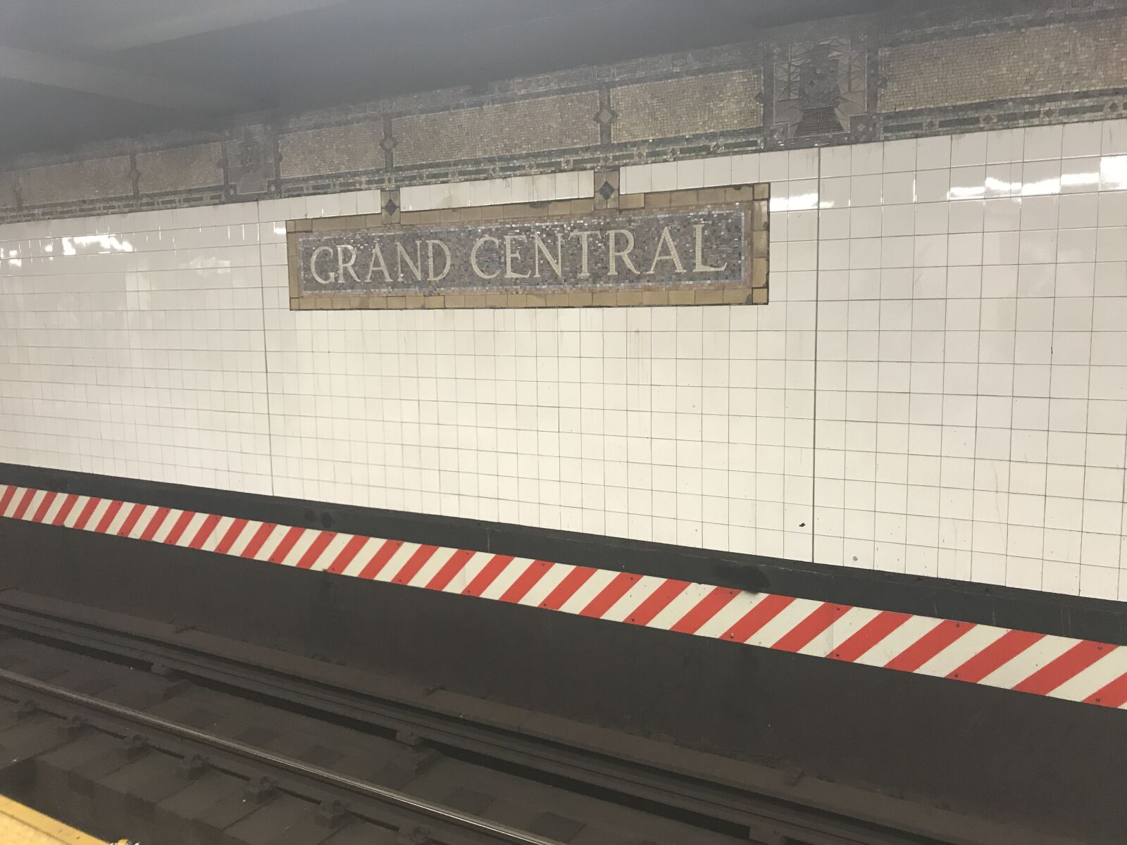 iPhone 7 back camera 3.99mm f/1.8 sample photo. Grand, central, station, subway photography