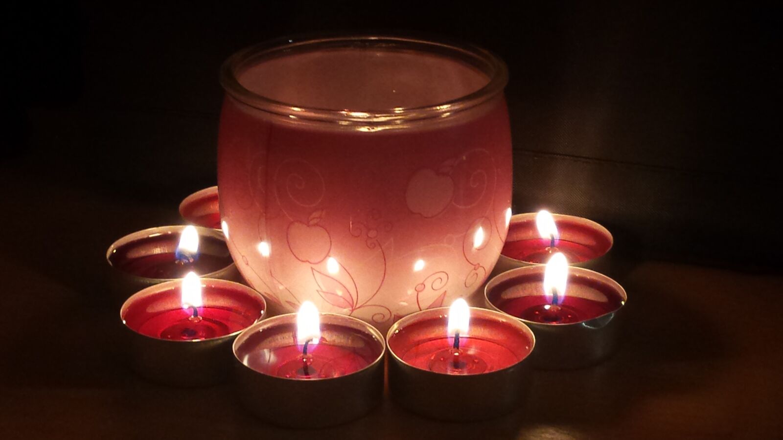 Samsung Galaxy S4 sample photo. Red, home, candle photography