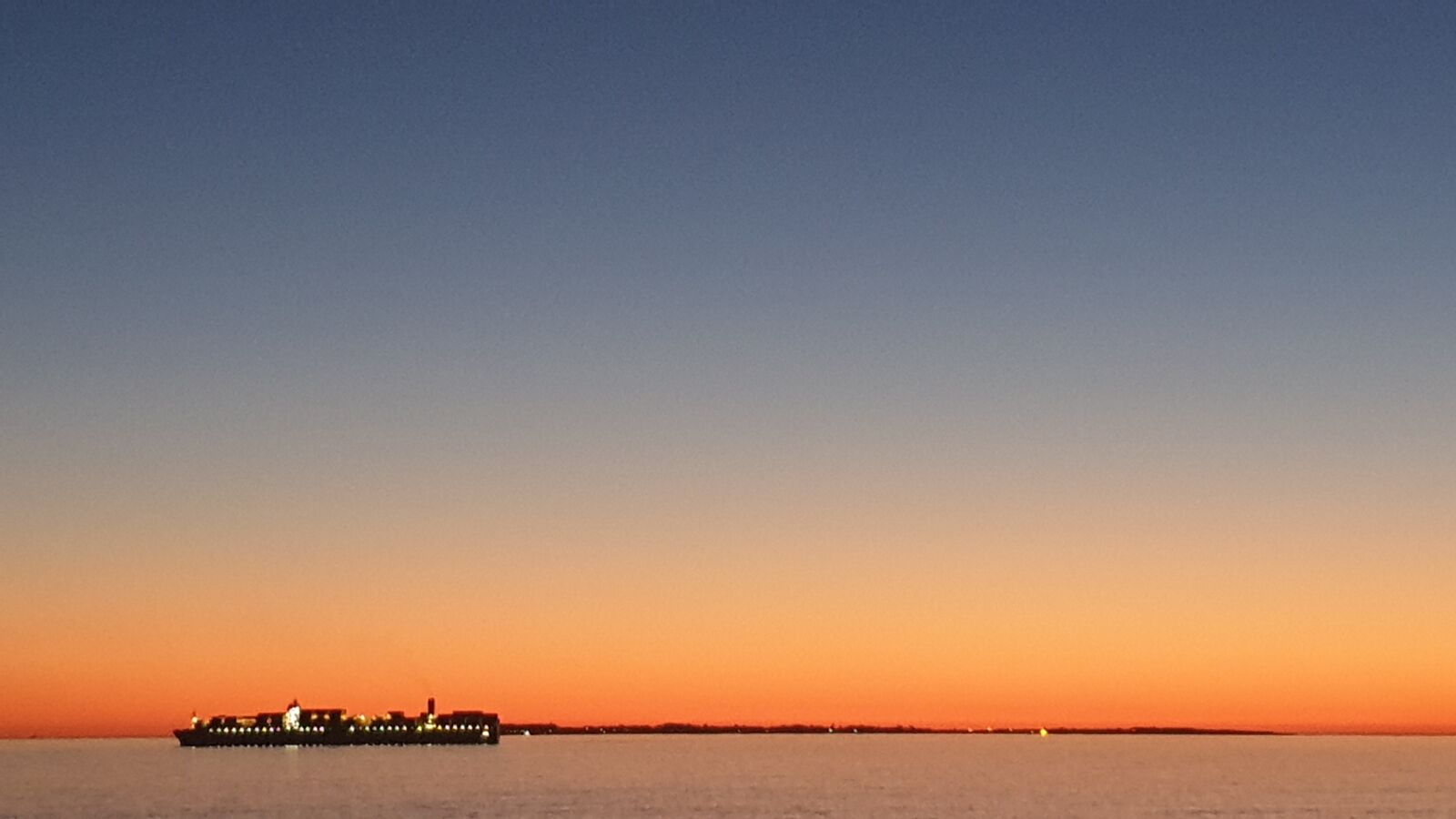 Samsung Galaxy S9+ sample photo. Sunset, ship, sea photography