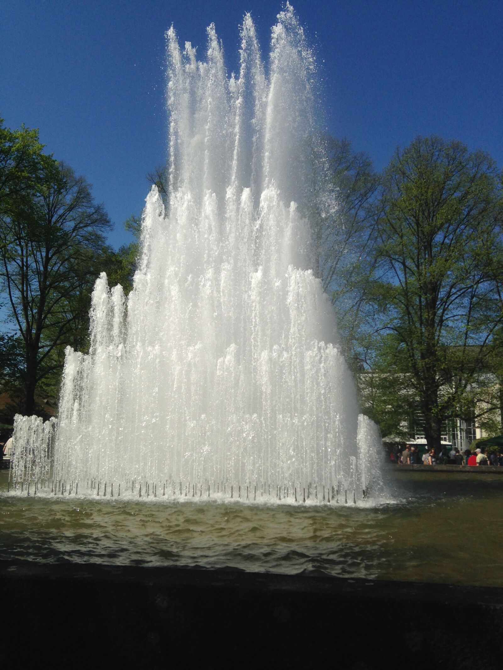 iPhone 5 back camera 4.12mm f/2.4 sample photo. Fountain photography
