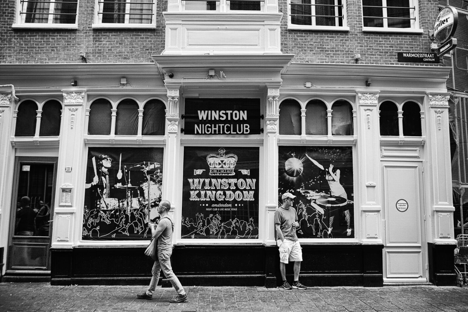 Canon EF 24-70mm F2.8L USM sample photo. Street, architecture, people photography