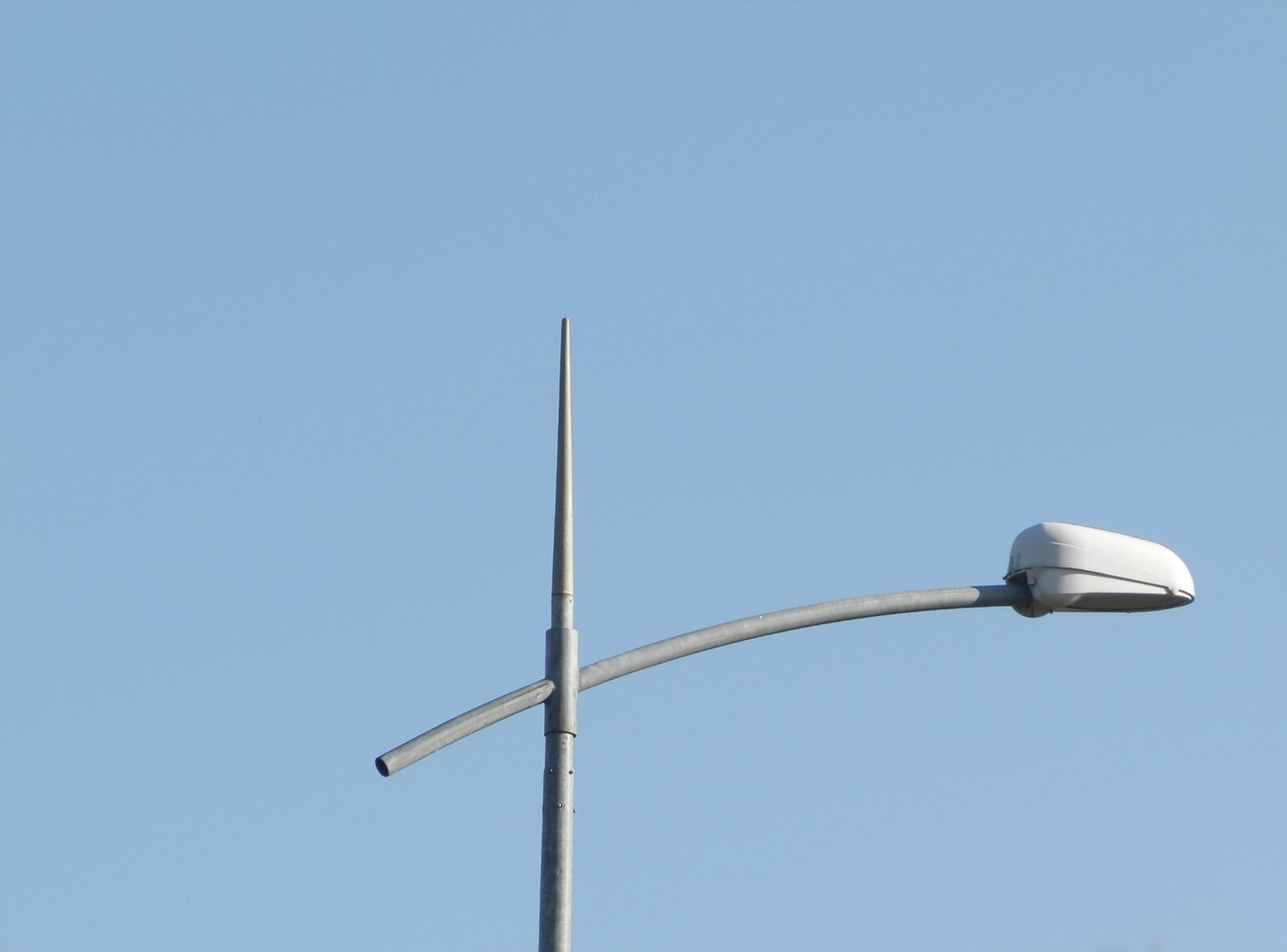 Olympus SP-620UZ sample photo. Floor lamp, sky, blue photography