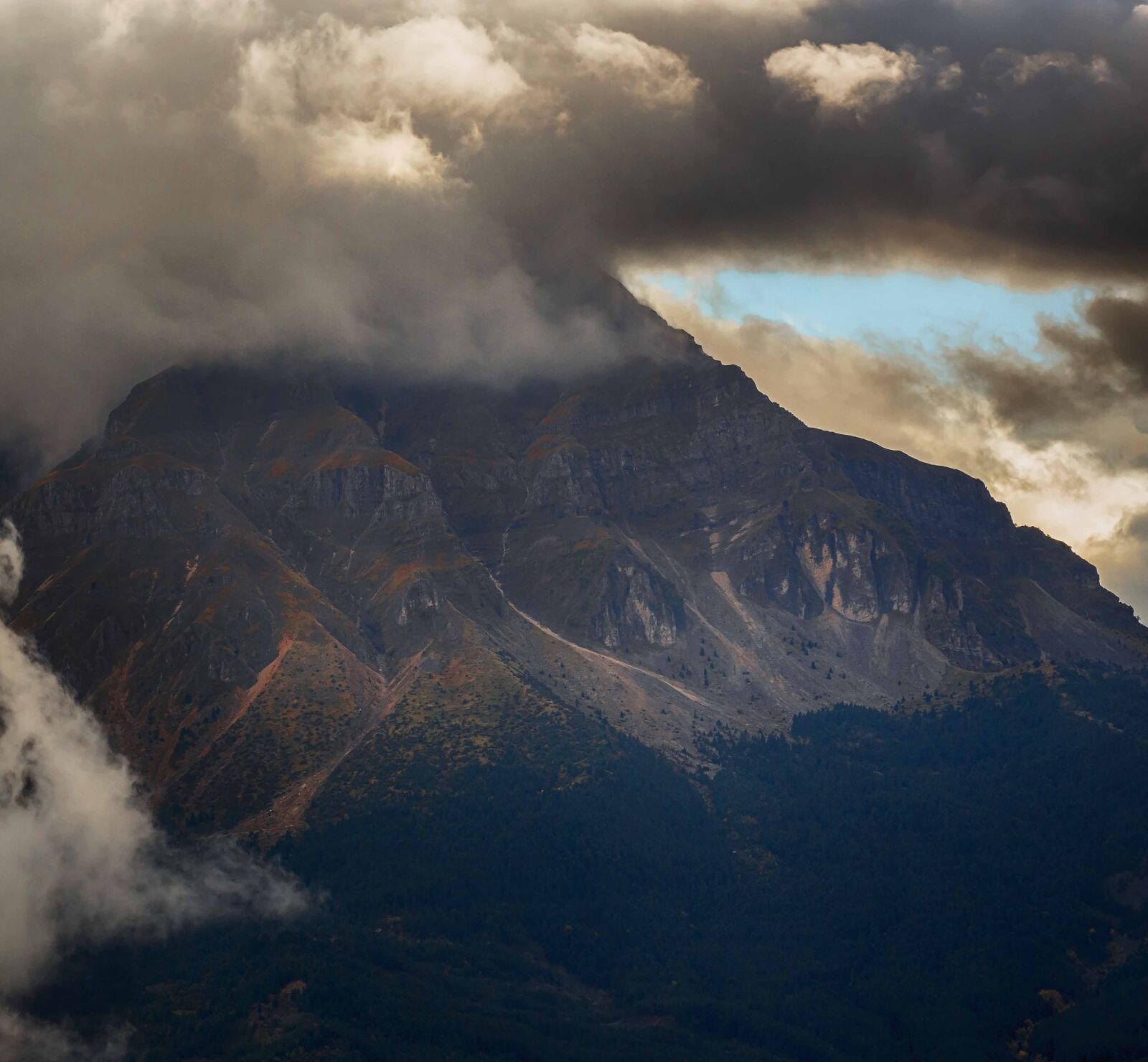 Nikon D7200 sample photo. Mountain, clouds, outdoors photography