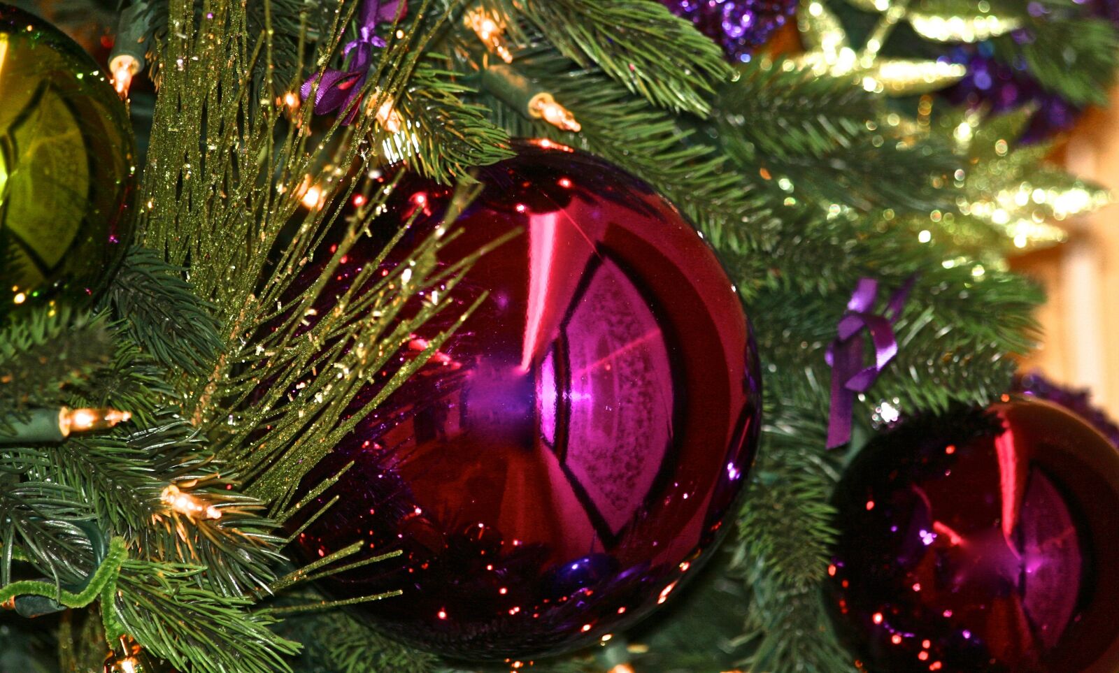 Canon EOS 400D (EOS Digital Rebel XTi / EOS Kiss Digital X) sample photo. Ornament, christmas, holiday photography