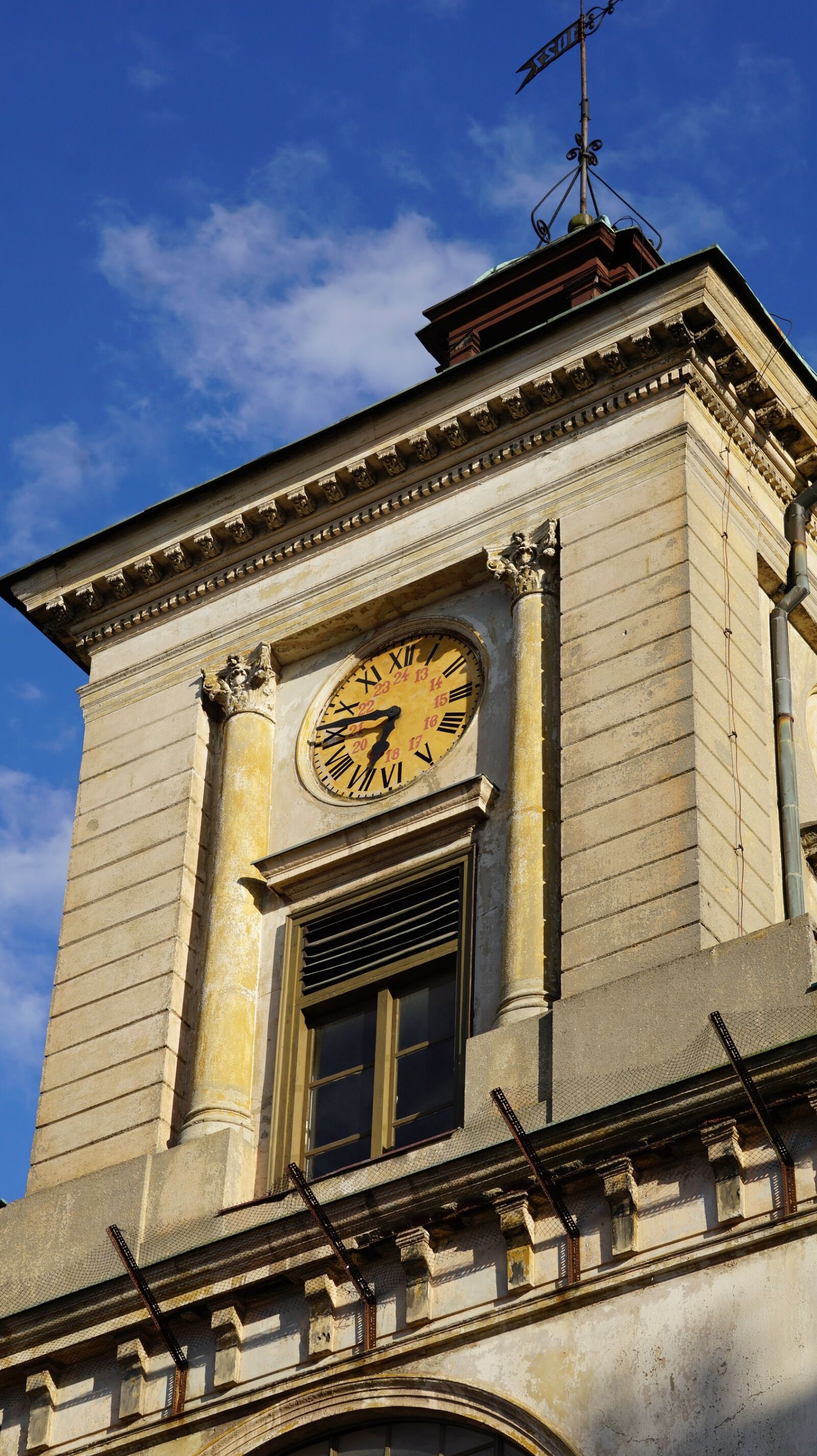 Sony E 55-210mm F4.5-6.3 OSS sample photo. City hall, architecture, lodz photography