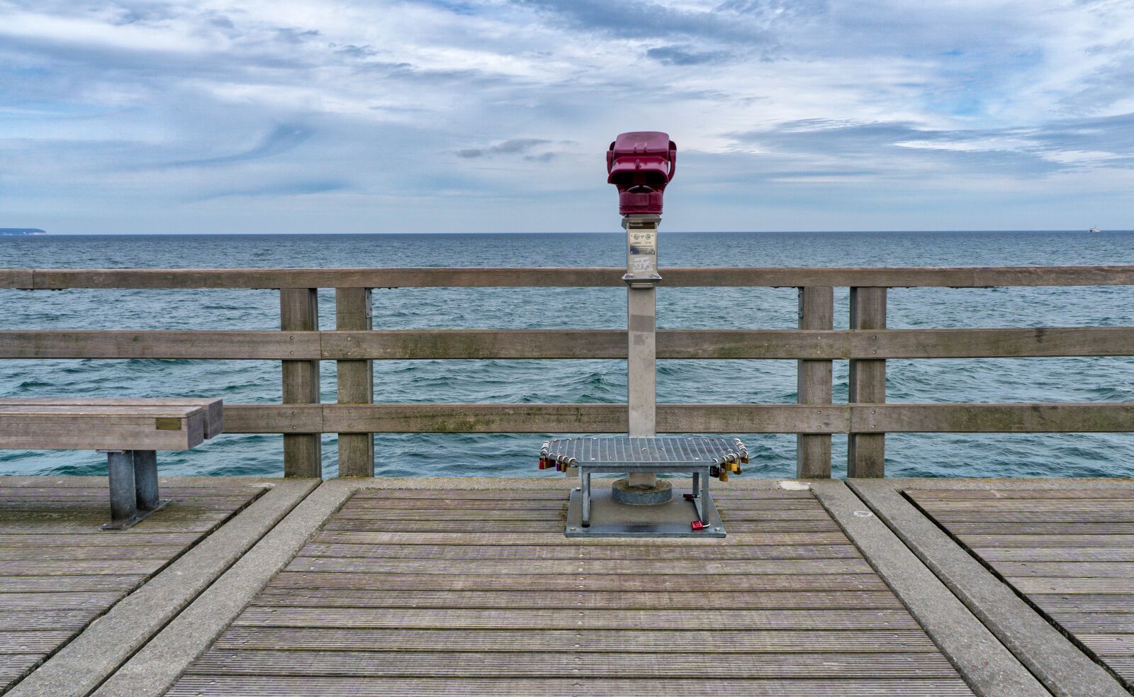 Sony a6000 + Sony E 18-55mm F3.5-5.6 OSS sample photo. Waters, sea, pier photography