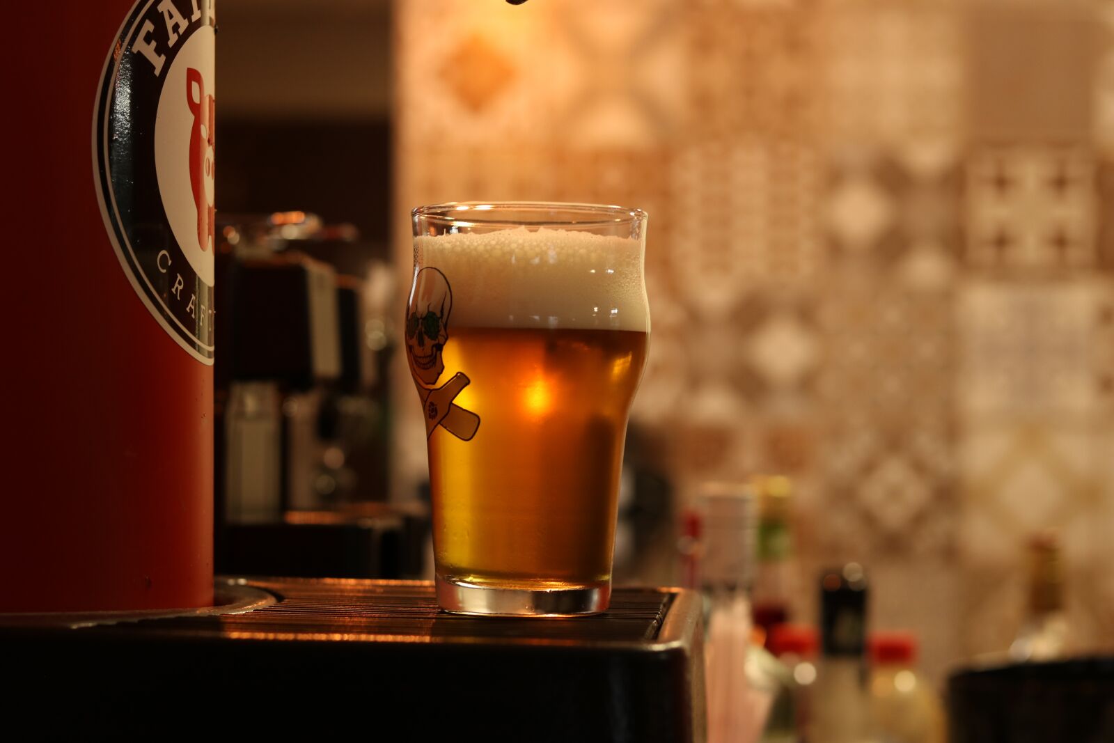 Canon EOS 750D (EOS Rebel T6i / EOS Kiss X8i) + Canon EF 50mm F1.8 STM sample photo. Beer, drink, glass photography