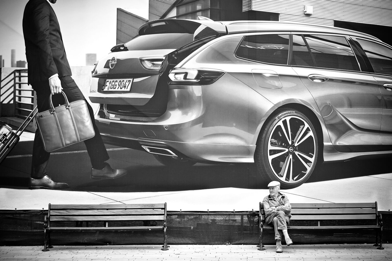 Olympus OM-D E-M10 sample photo. Human, road, street photography photography