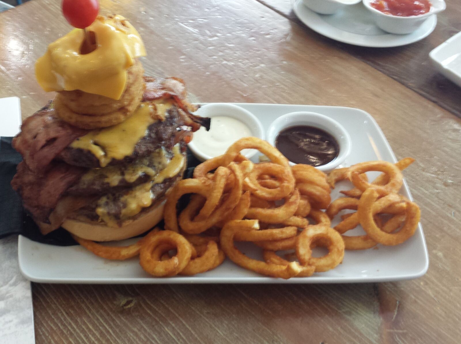 Samsung Galaxy S4 sample photo. Very, good, burger photography