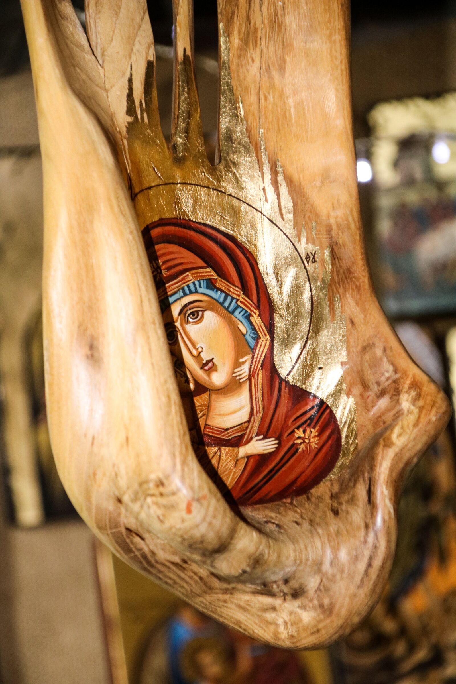 Canon EOS 750D (EOS Rebel T6i / EOS Kiss X8i) + Canon TS-E 90mm F2.8 Tilt-Shift sample photo. Crafts, icon, wood photography