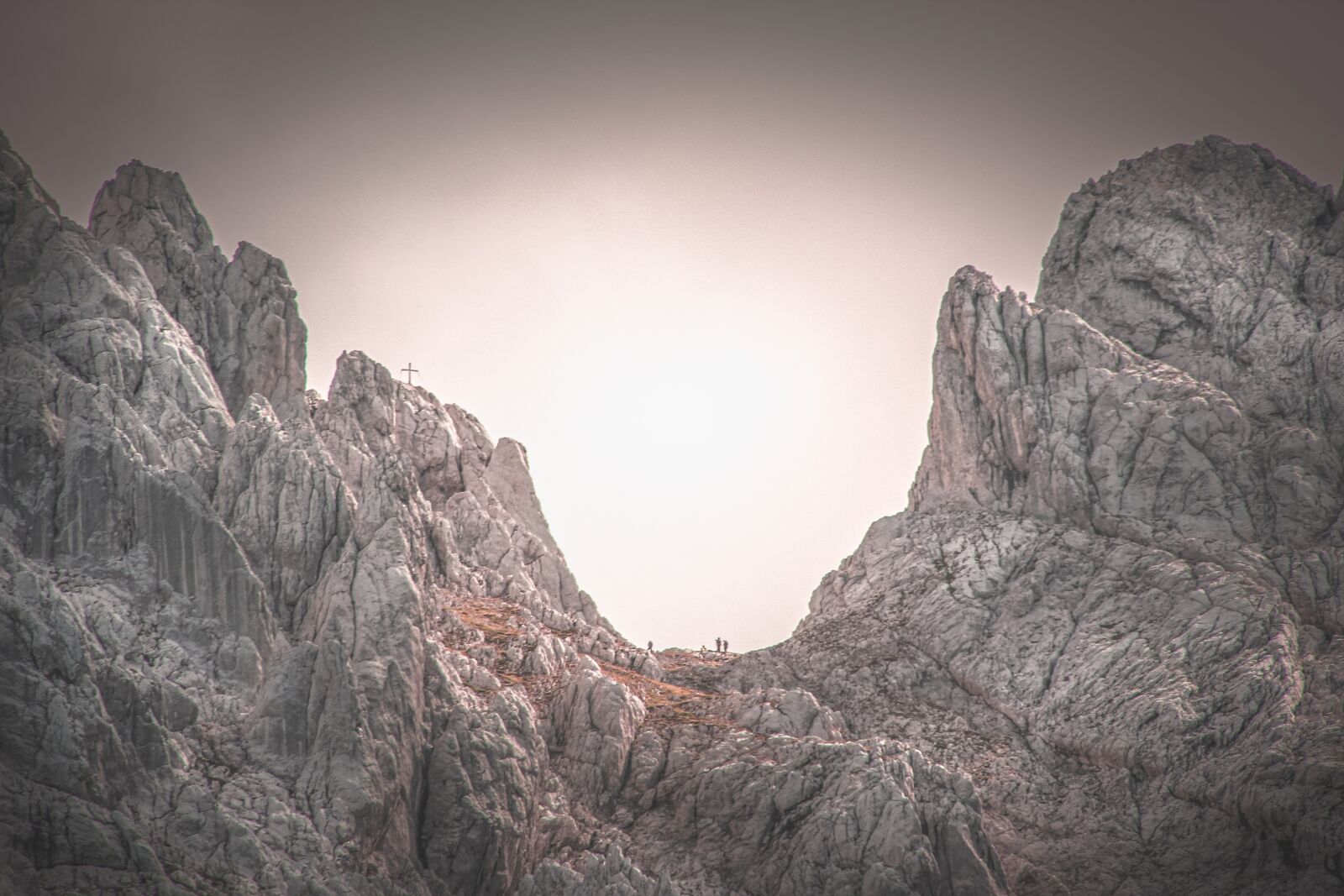 Canon EOS 550D (EOS Rebel T2i / EOS Kiss X4) sample photo. Mountain summit, mountains, light photography