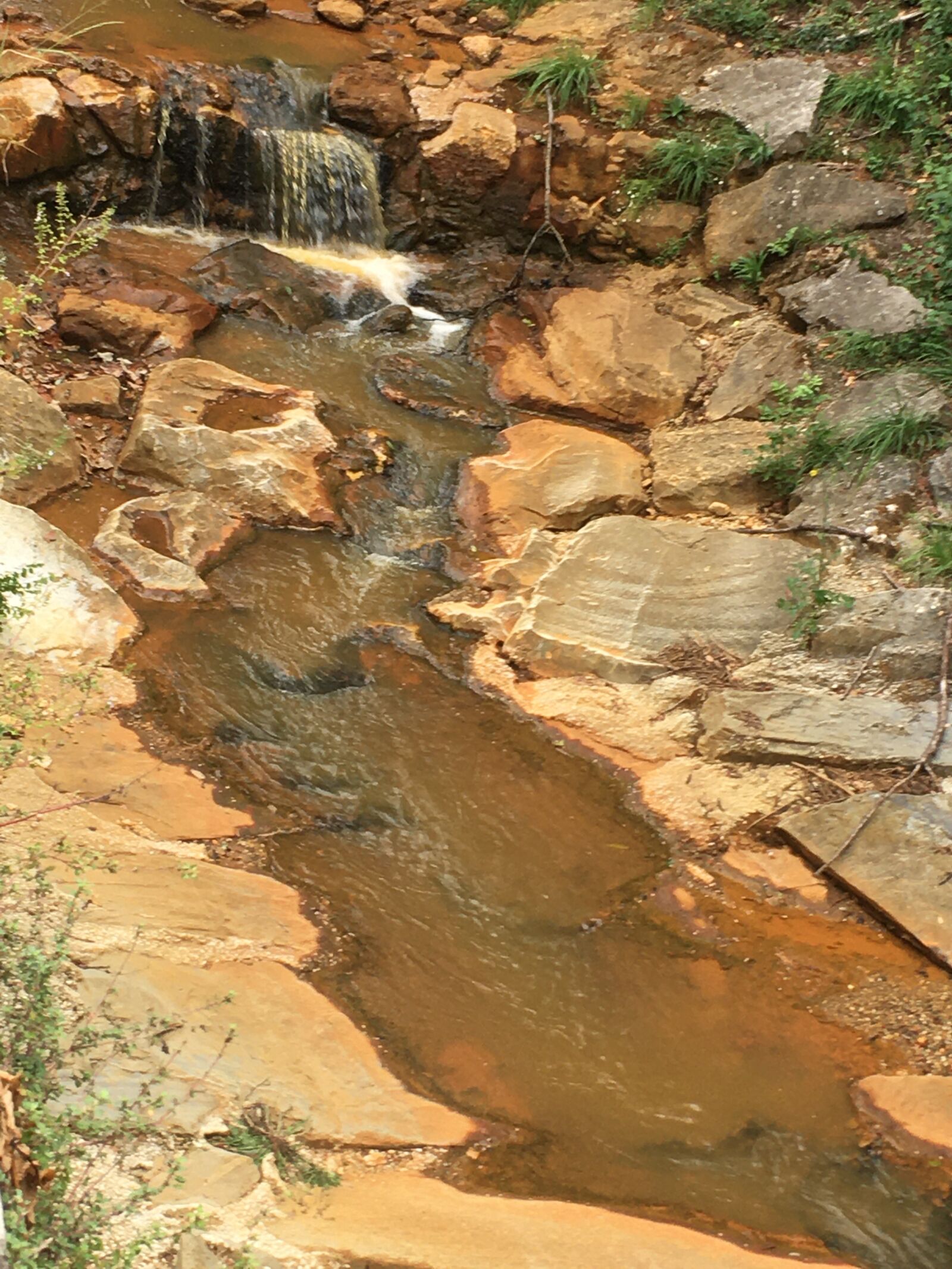 iPhone SE back camera 4.15mm f/2.2 sample photo. Valdicastello, iron, waterfall photography
