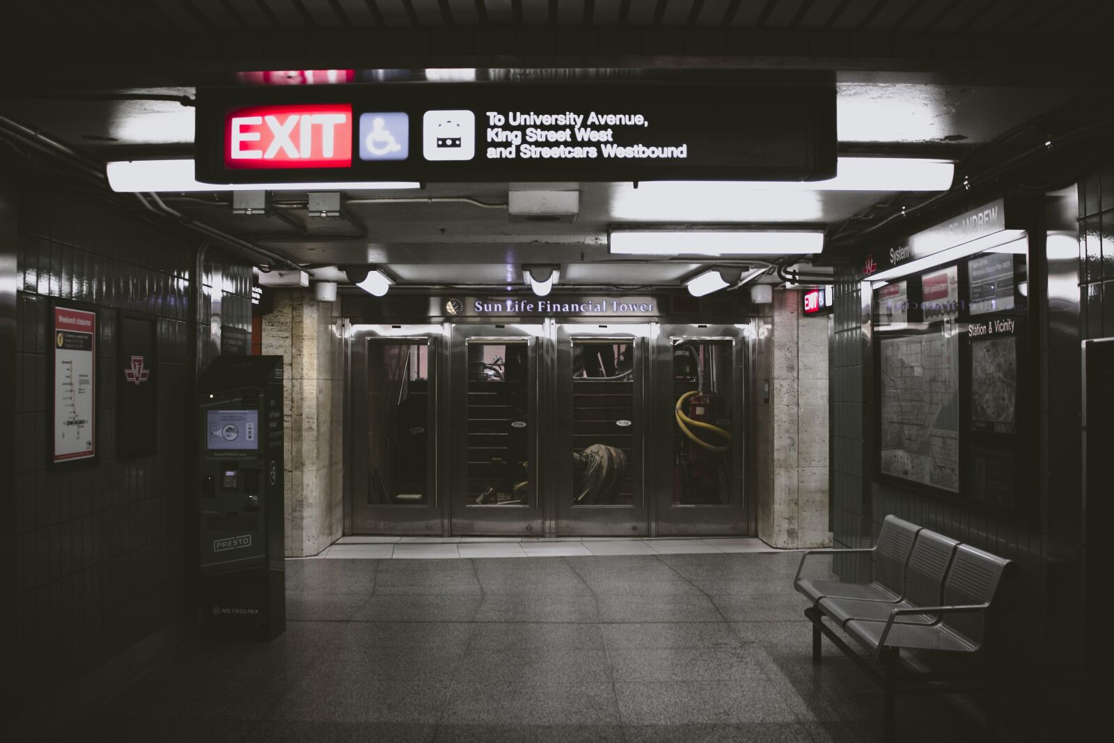 Canon EF-S 18-55mm F3.5-5.6 IS sample photo. Subway, station, places photography