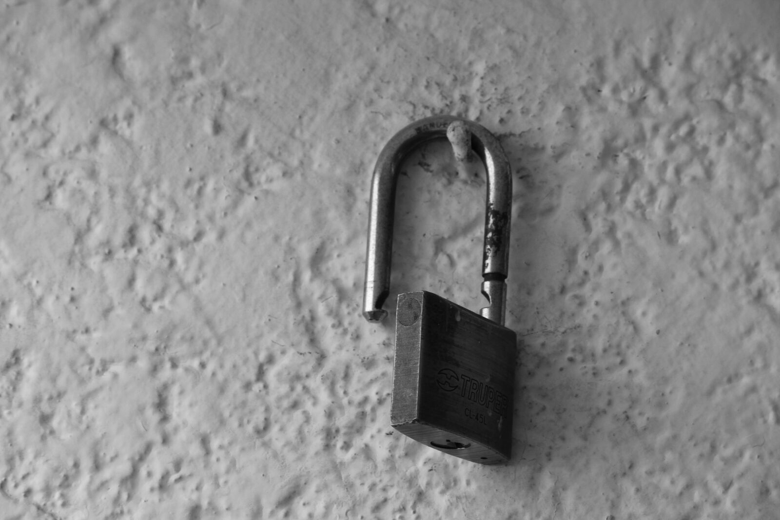 Canon EOS 1100D (EOS Rebel T3 / EOS Kiss X50) sample photo. Padlock, unlocked, unlock photography