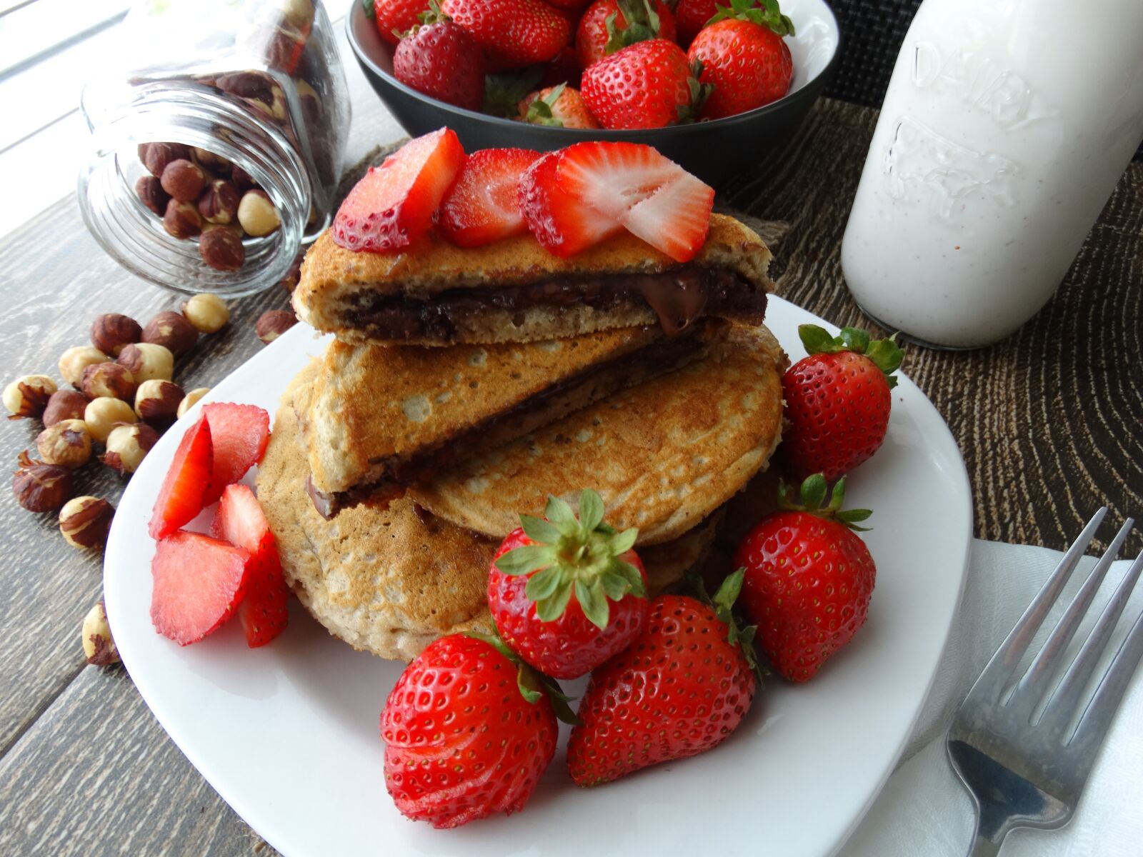 Sony Cyber-shot DSC-HX300 sample photo. Breakfast, strawberry, chocolate hazelnut photography