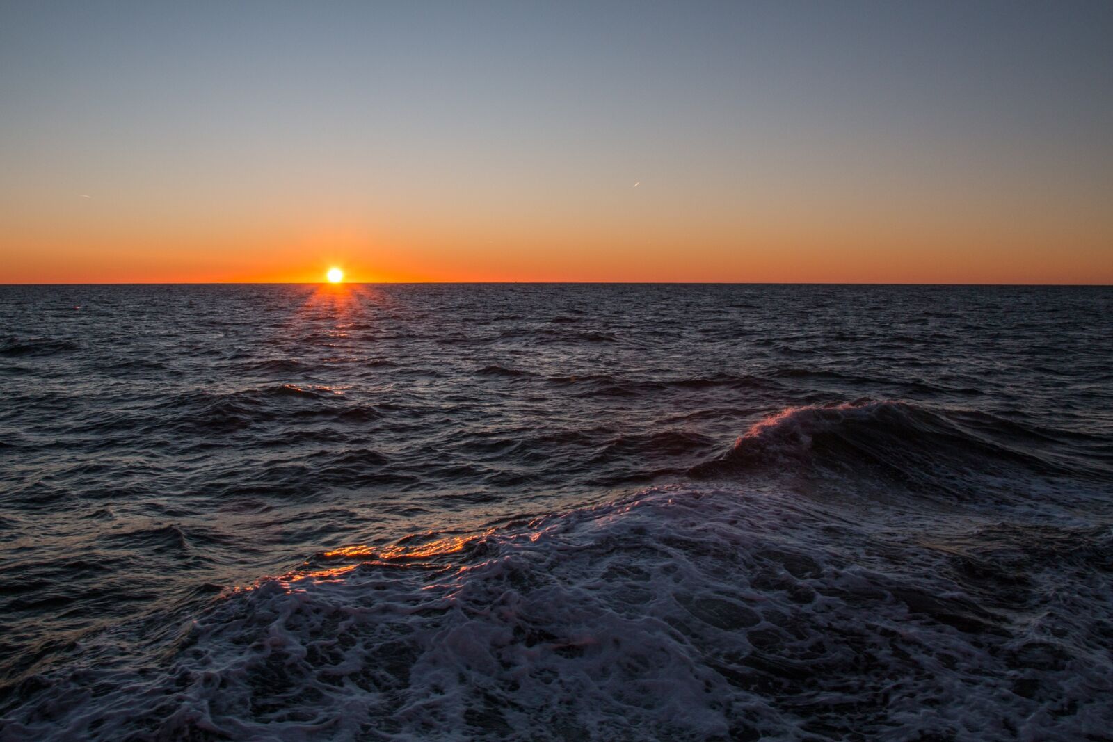 Canon EOS 70D sample photo. Sunset, waters, sea photography