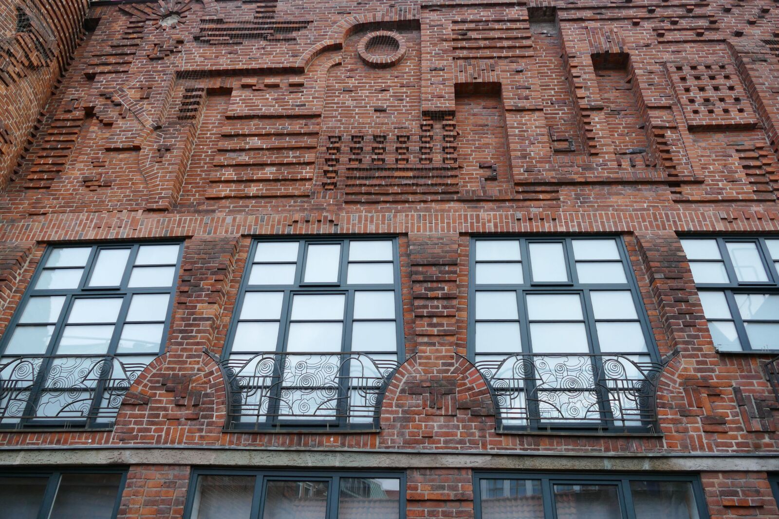 Panasonic Lumix DMC-FZ1000 sample photo. Bremen, hanseatic city, architecture photography