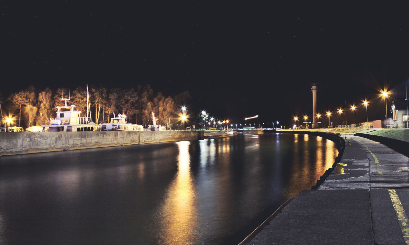 Canon EOS 1300D (EOS Rebel T6 / EOS Kiss X80) sample photo. Lights, long, time, expo photography