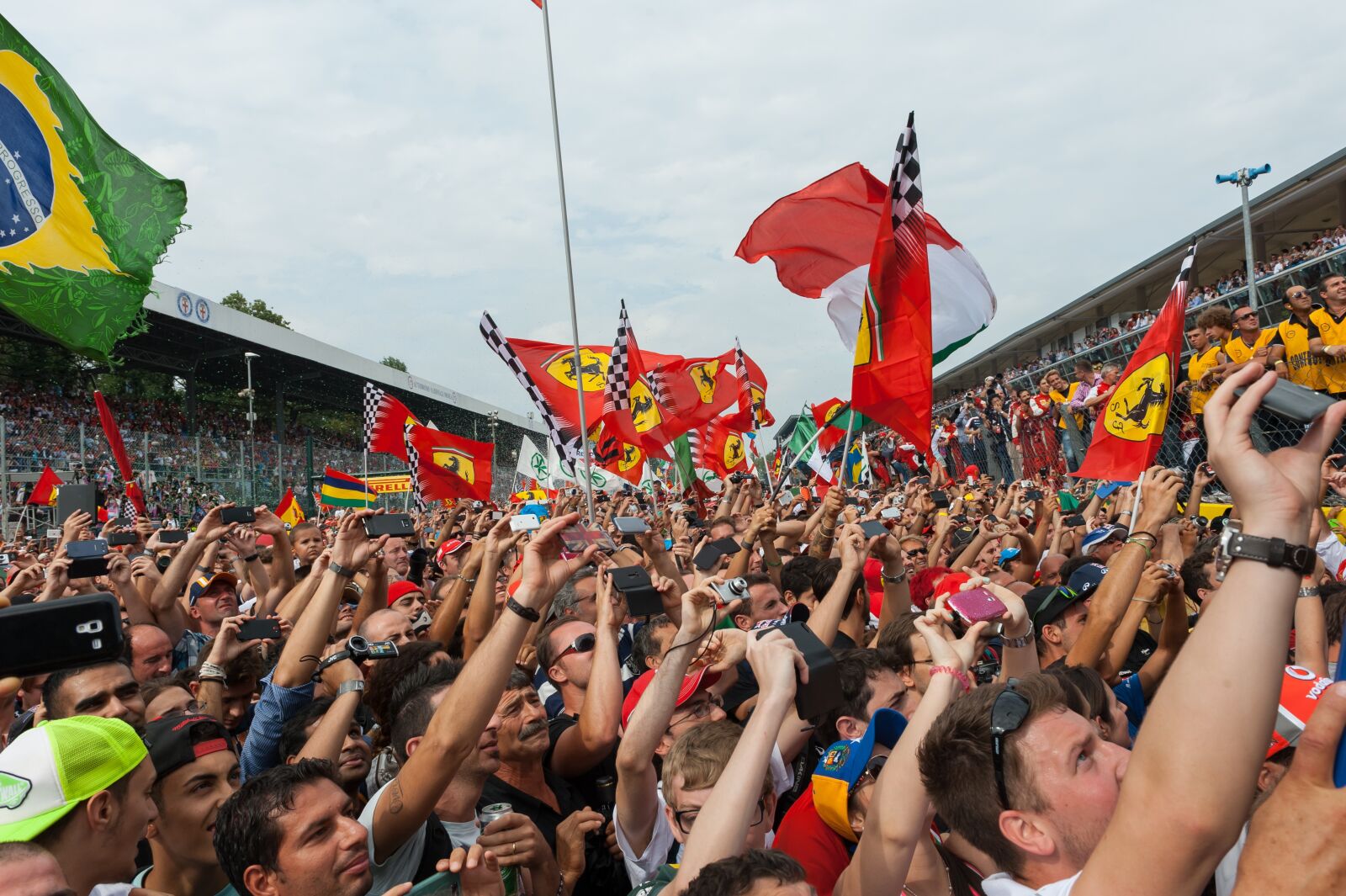 Nikon D700 sample photo. Public, festivity, monza photography