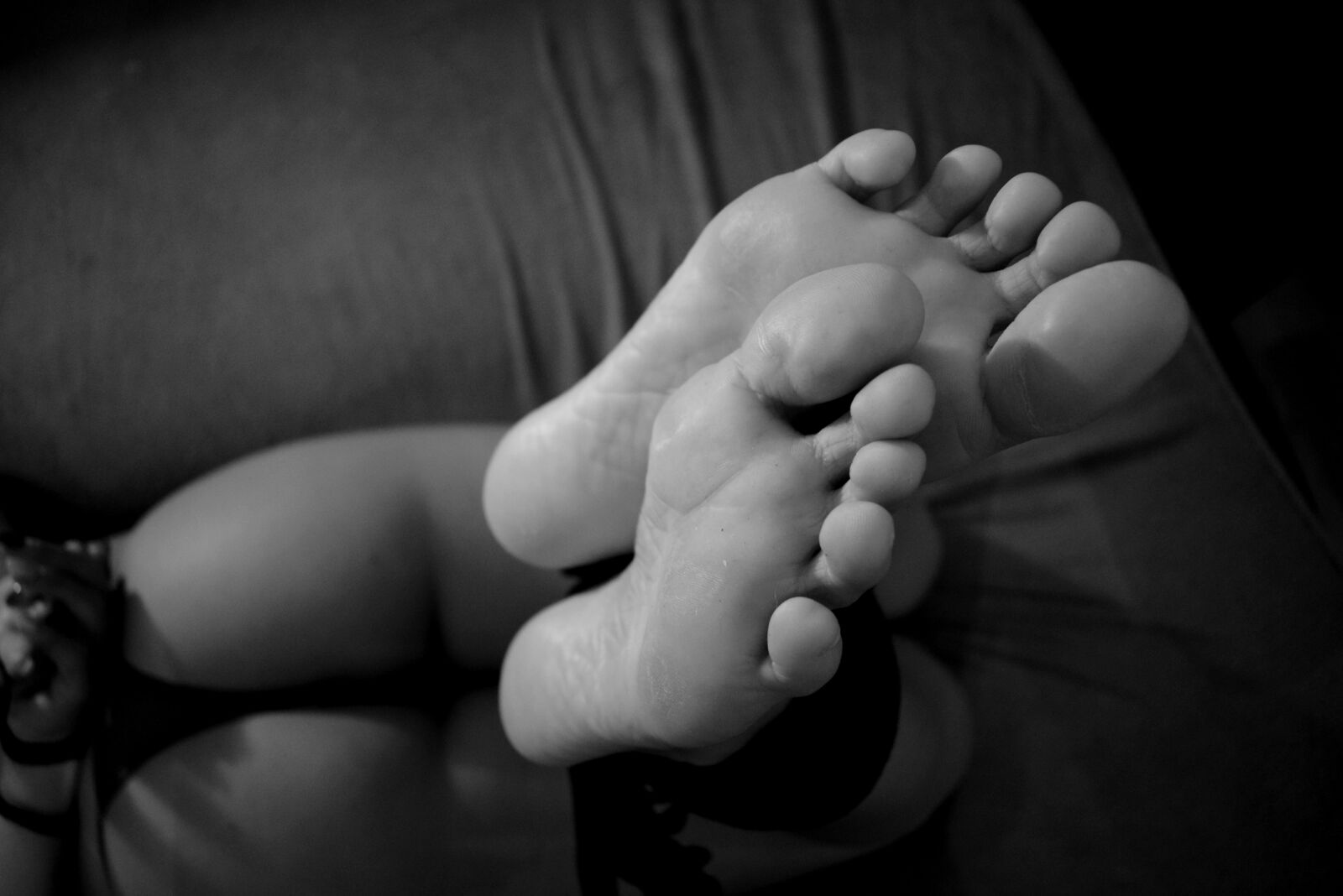 Nikon D3300 sample photo. Legs, soles, black and photography