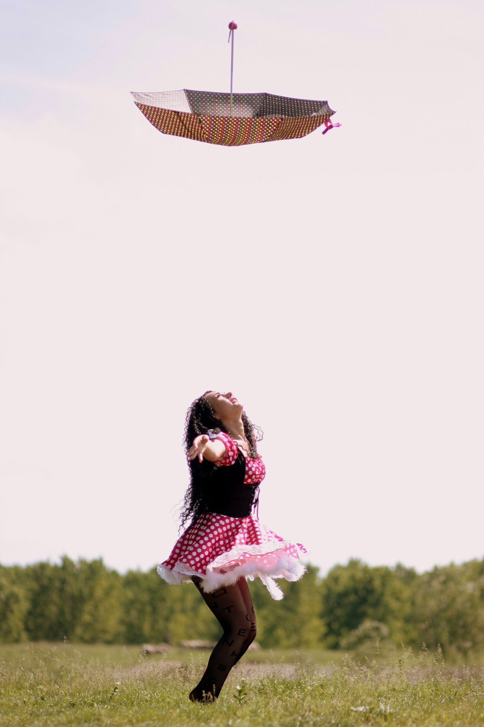 Canon EOS 450D (EOS Rebel XSi / EOS Kiss X2) sample photo. Girl, umbrella, flight photography