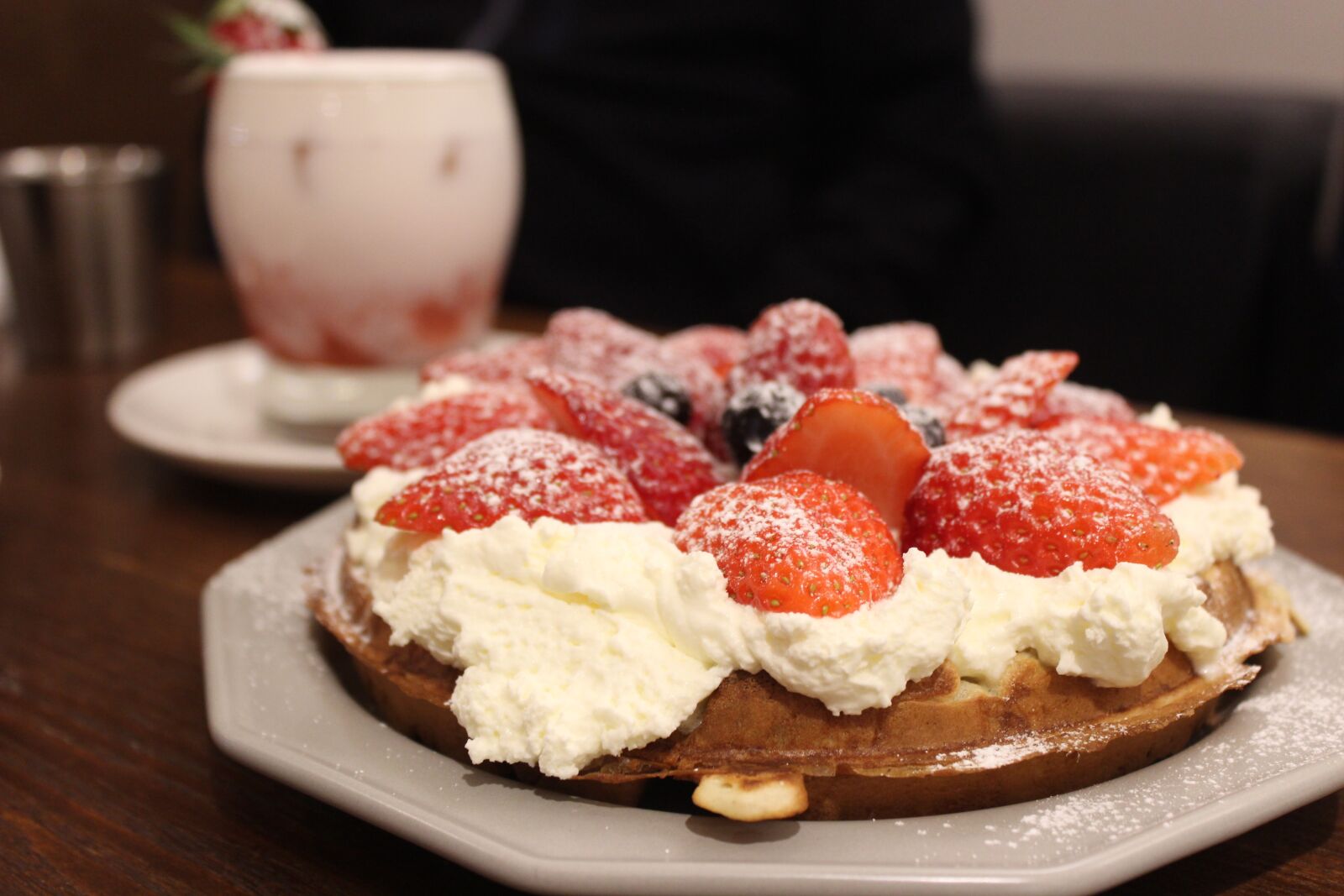 Canon EOS 600D (Rebel EOS T3i / EOS Kiss X5) sample photo. Dessert, strawberry, yoghurt photography