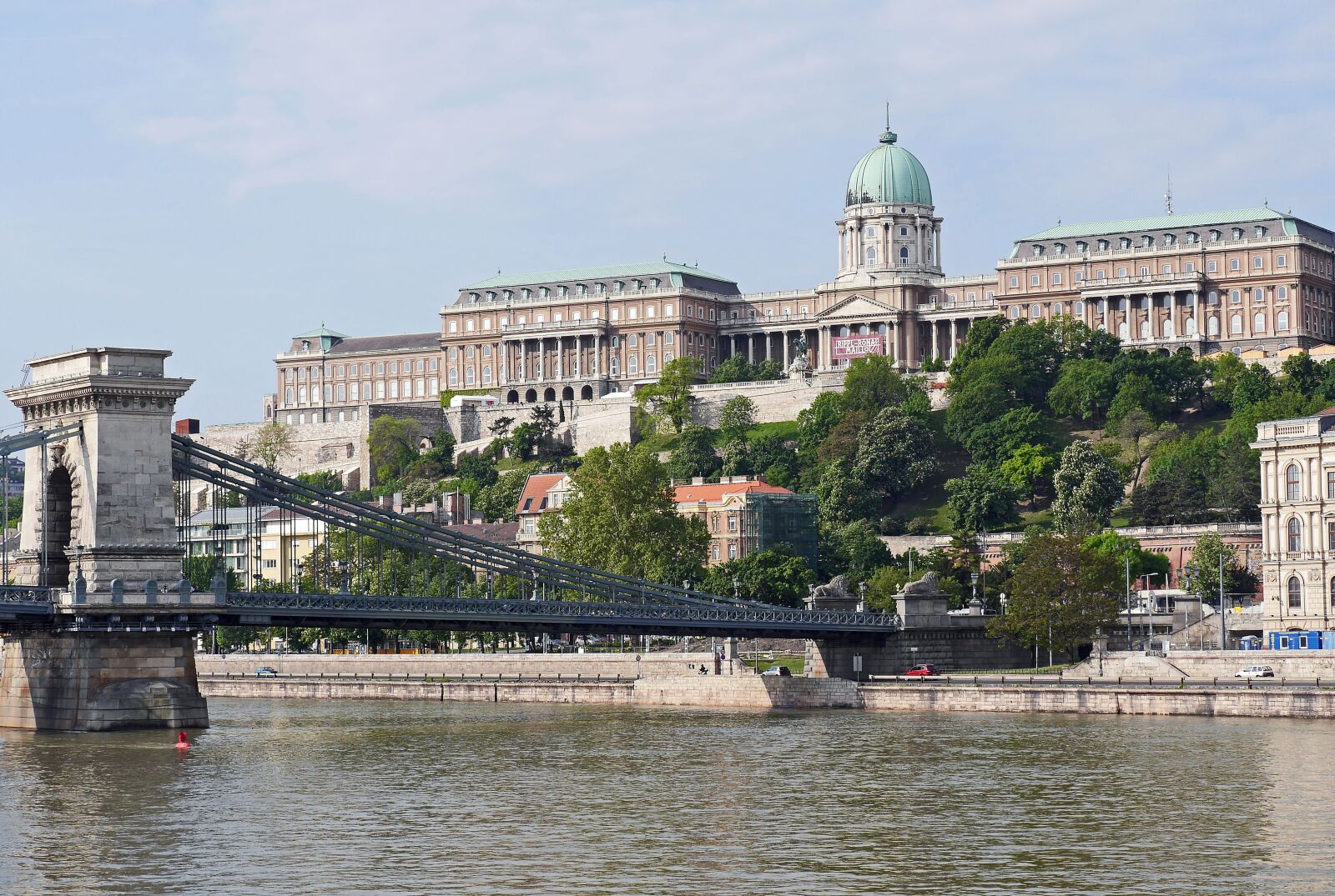Panasonic Lumix DMC-GH3 sample photo. Royal palace, budapest, chain photography