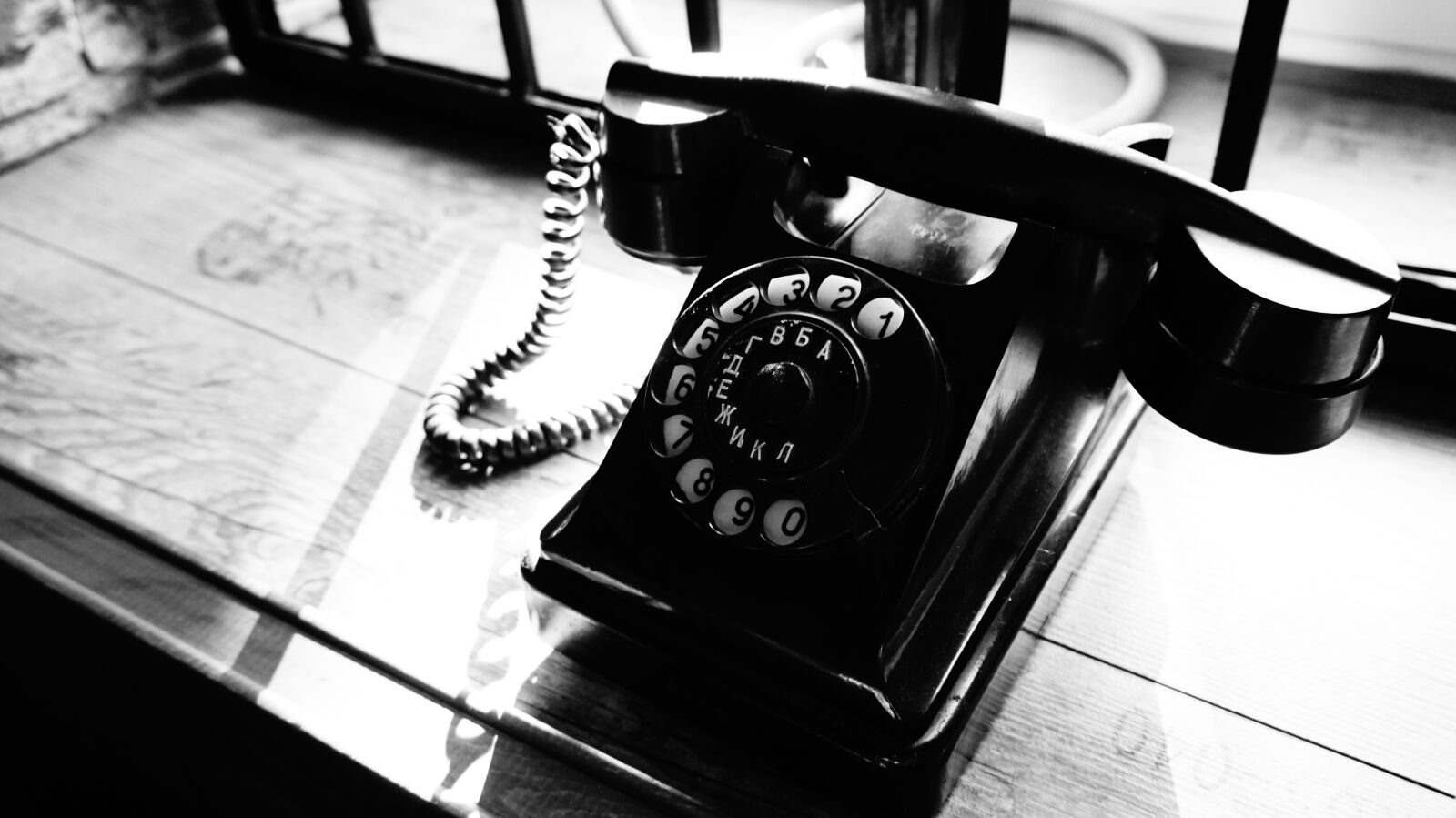 Sony Alpha a5000 (ILCE 5000) sample photo. Phone, bw, retro photography