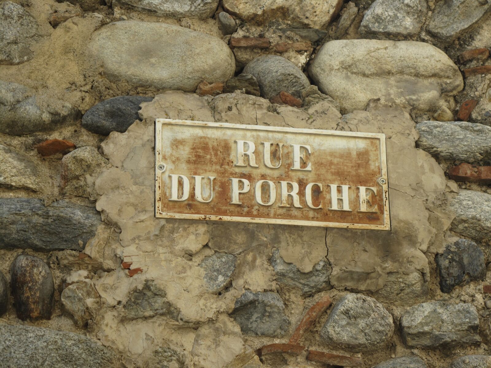Canon PowerShot G10 sample photo. Street name, france, pyrenees photography