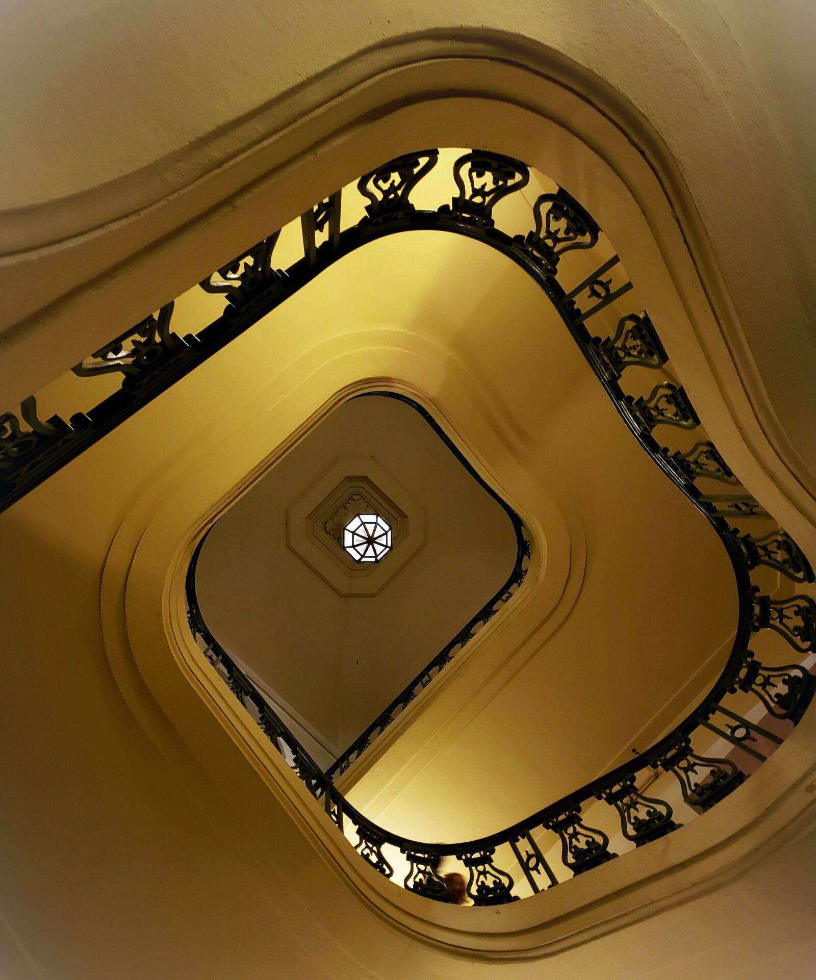 Samsung Galaxy Note9 sample photo. Spiral staircase, grand, pasadena photography