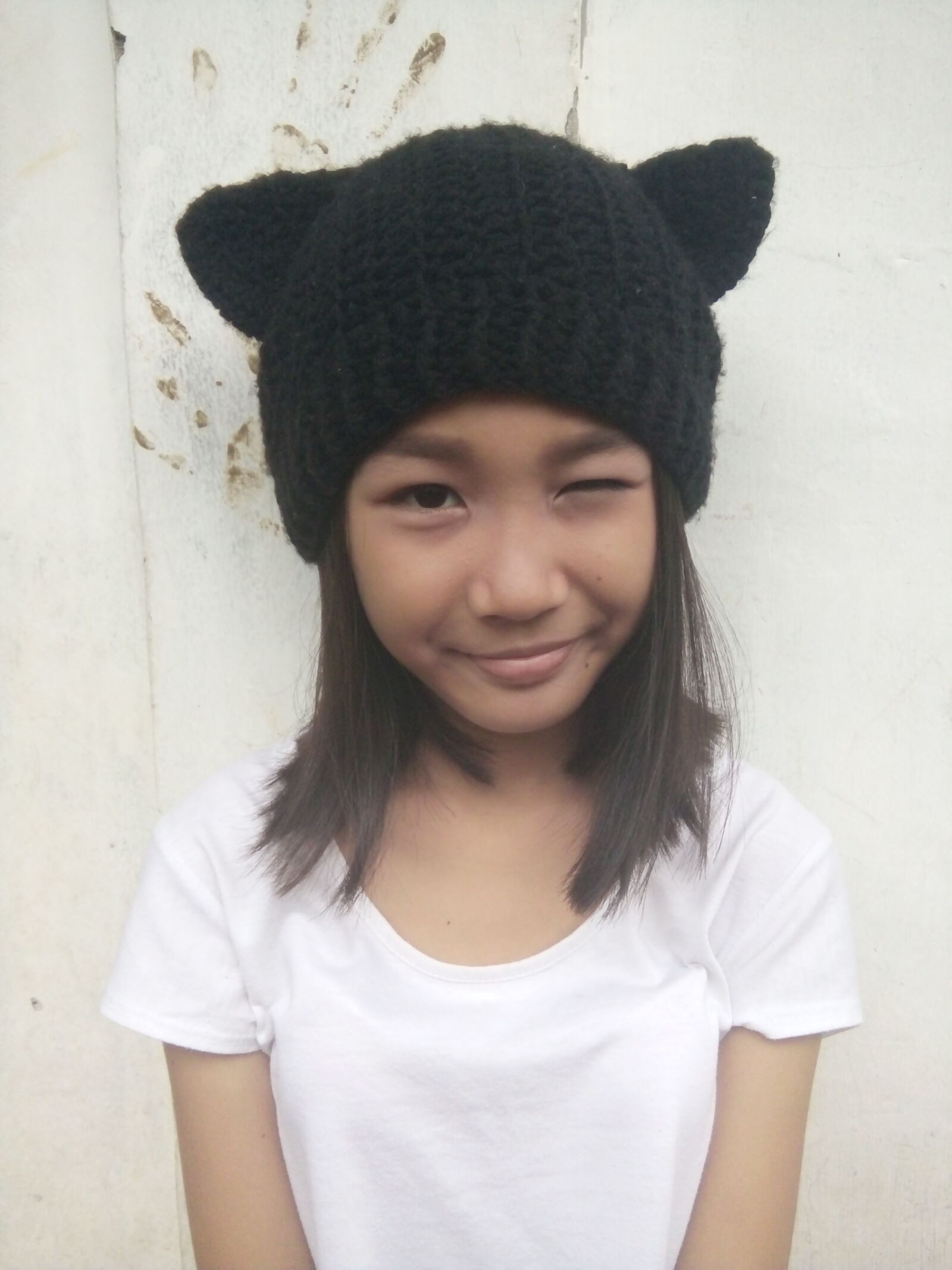 OPPO A33w sample photo. Girl, cat, beanie photography