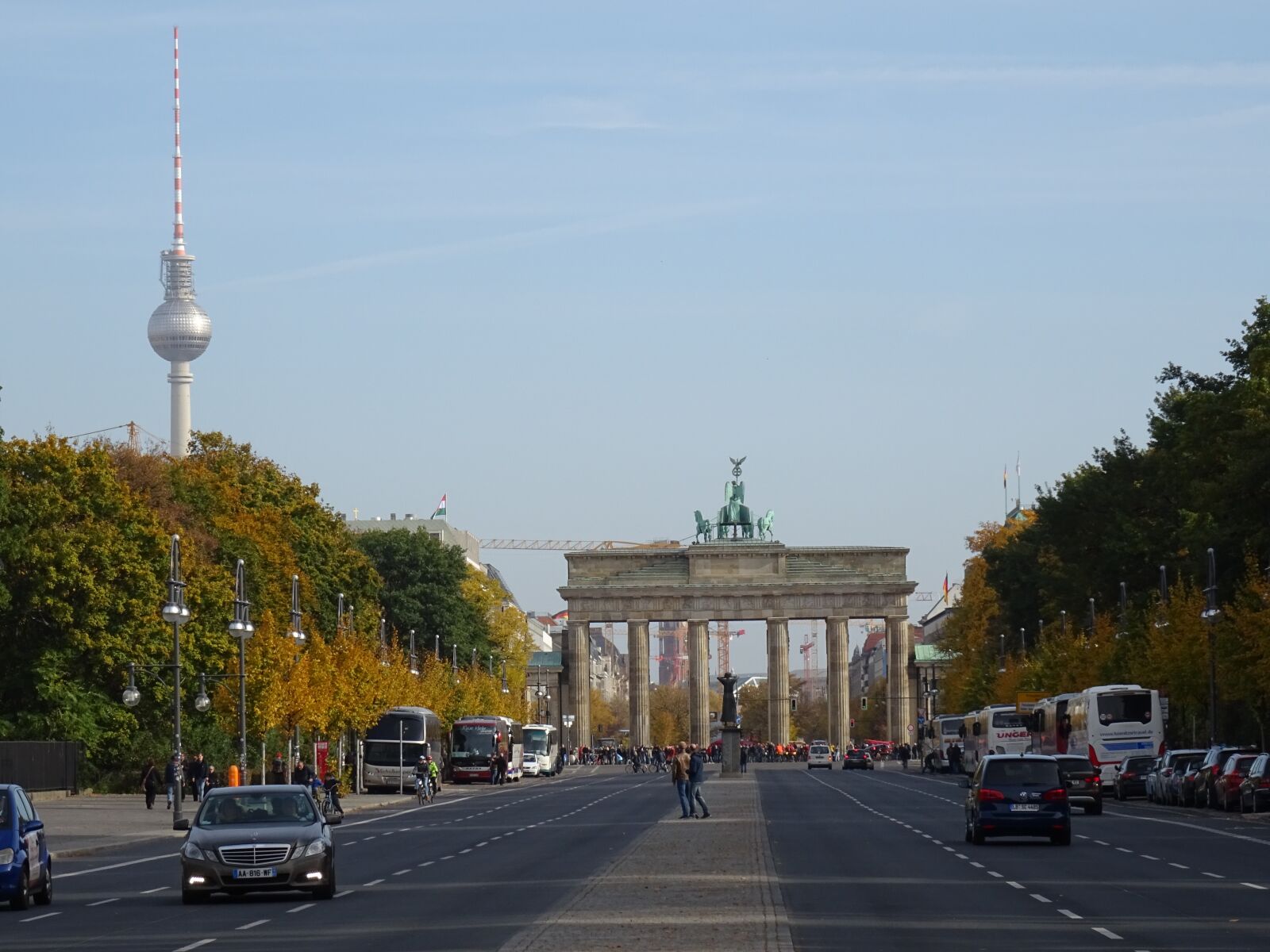 Sony DSC-HX60 sample photo. Brandenburg gate, berlin, autumn photography