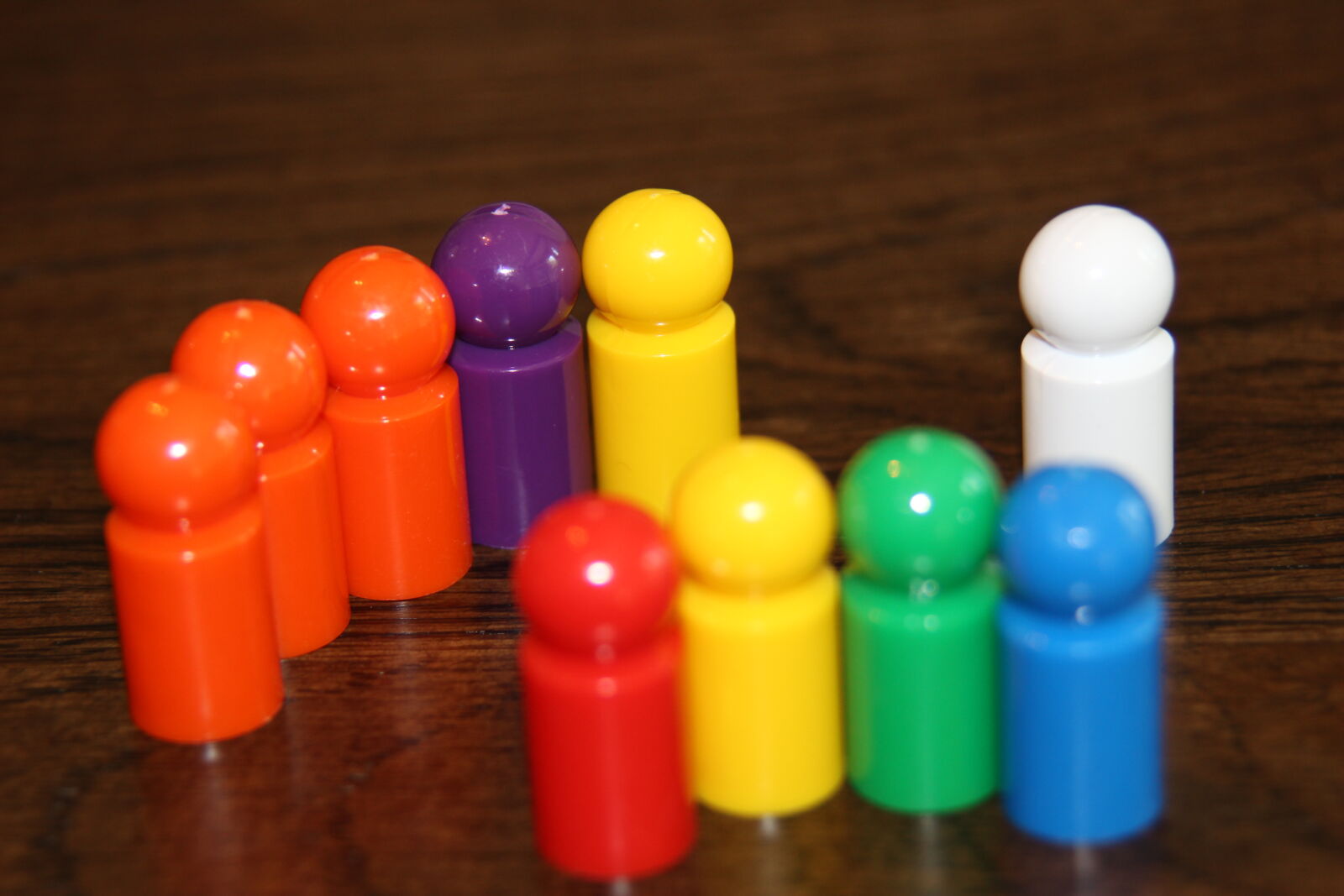 Canon EOS 600D (Rebel EOS T3i / EOS Kiss X5) sample photo. Colorful, game, pawn, plastic photography