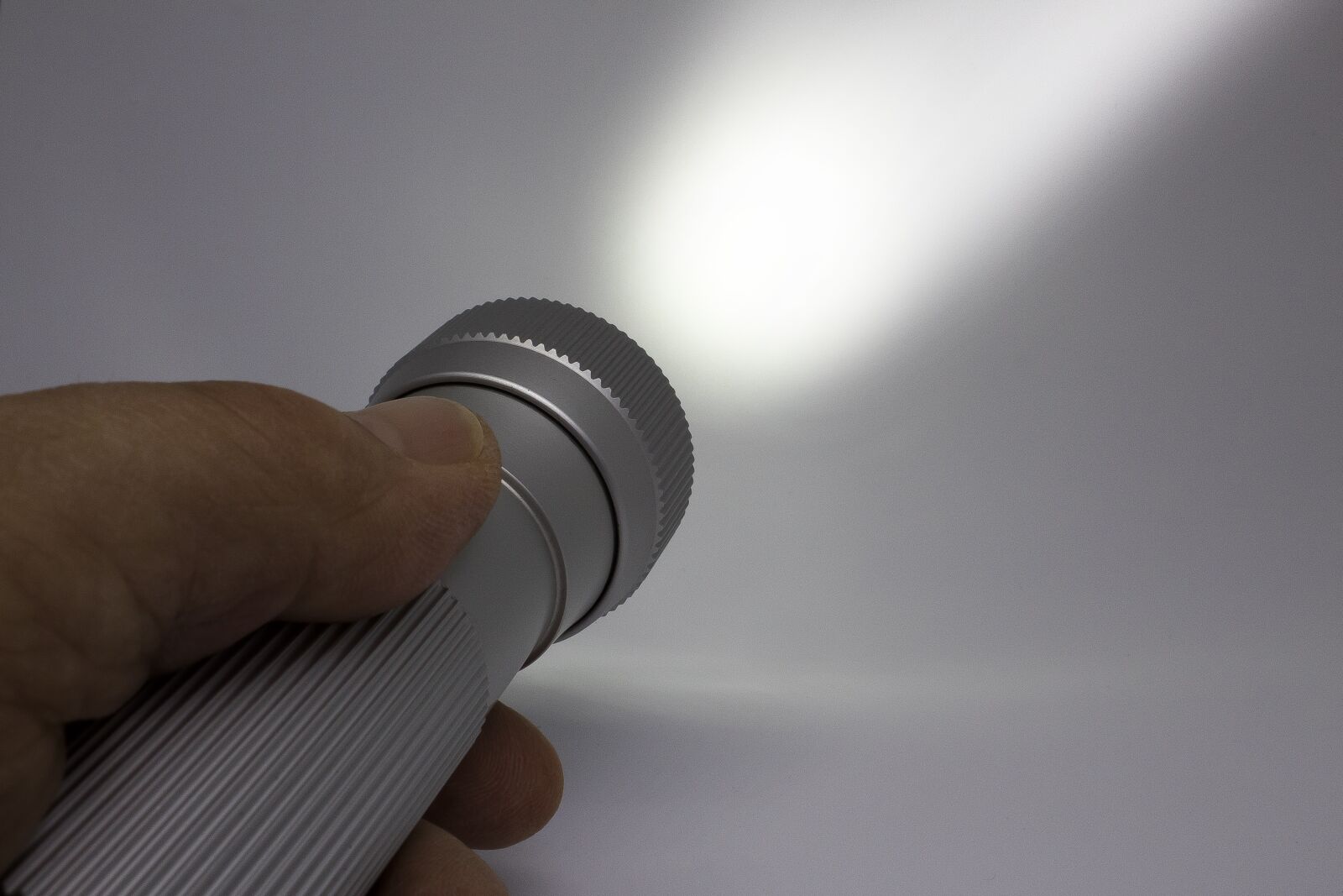 Canon EOS 1300D (EOS Rebel T6 / EOS Kiss X80) sample photo. Flashlight, hand, led photography