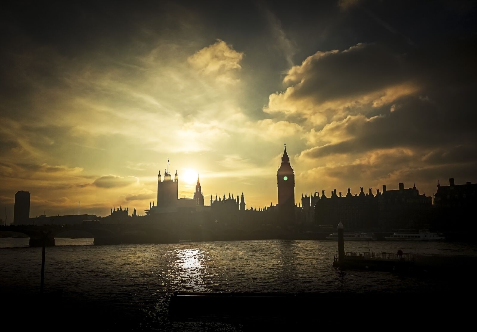 Apple iPhone 6s sample photo. Sunset, buckingham palace, london photography