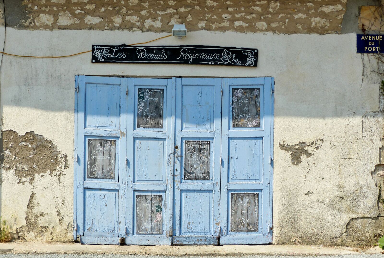 Panasonic Lumix DMC-FZ200 sample photo. Door, blue, entrance photography