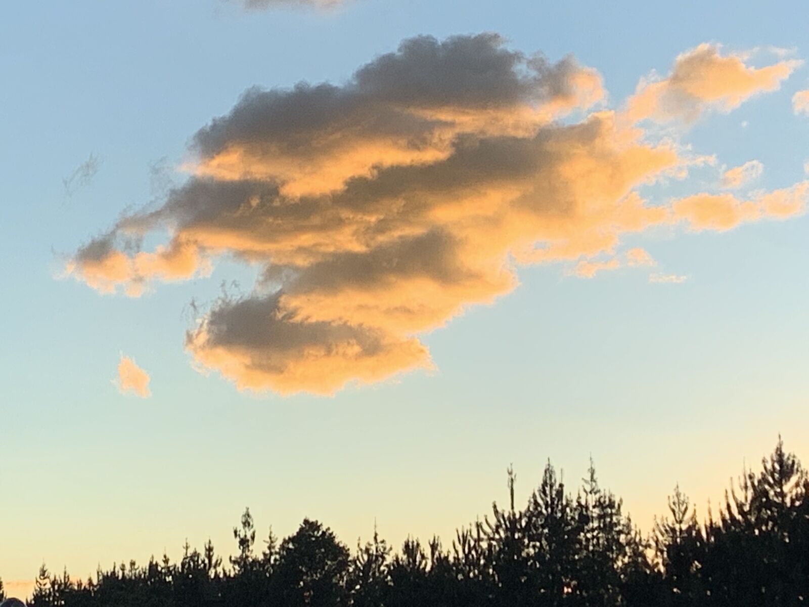 iPhone XR back camera 4.25mm f/1.8 sample photo. Clouds, sky, landscape photography