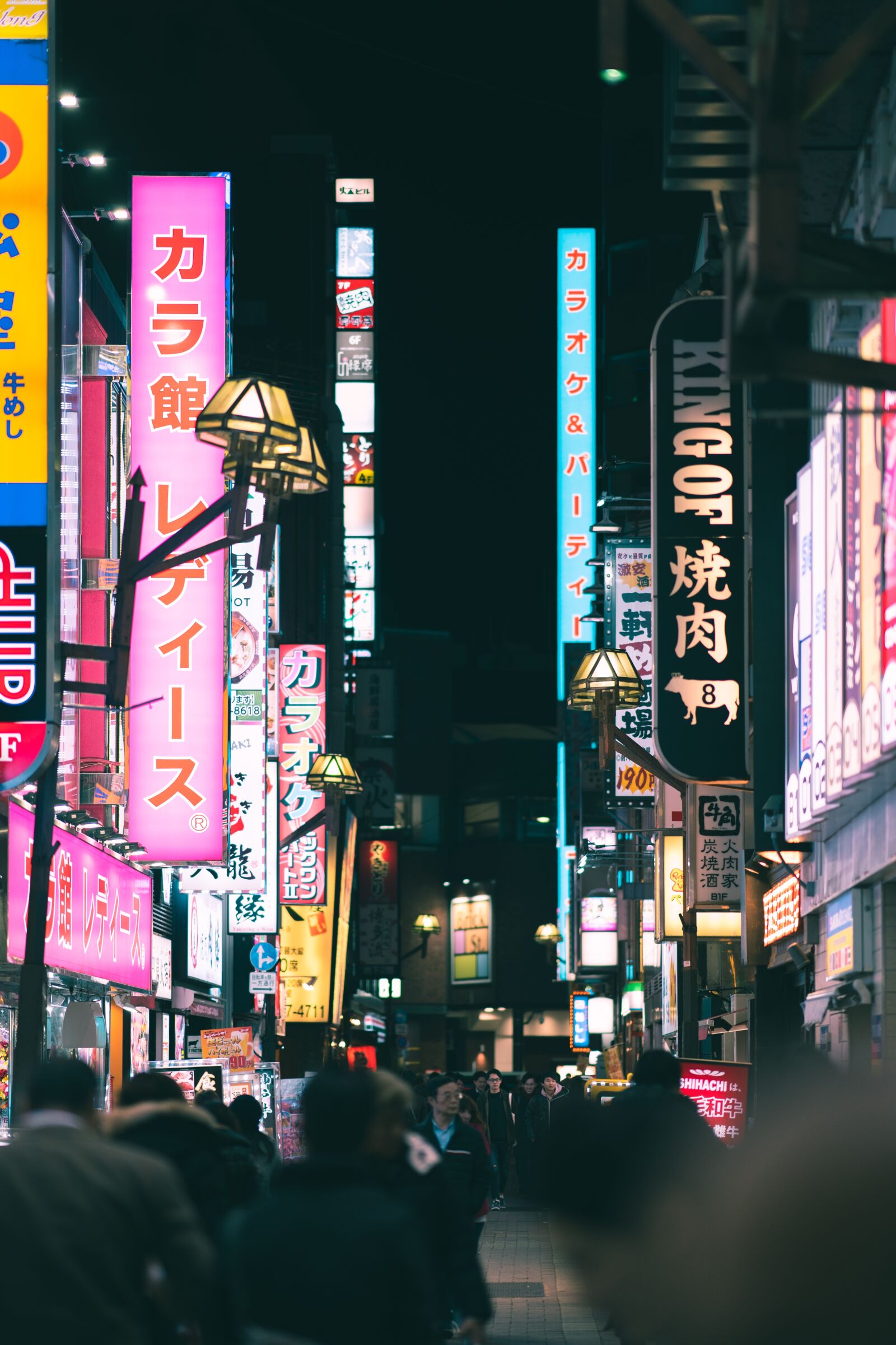 Sony a7 III + Sony FE 85mm F1.4 GM sample photo. Billboards, japan, tokyo photography