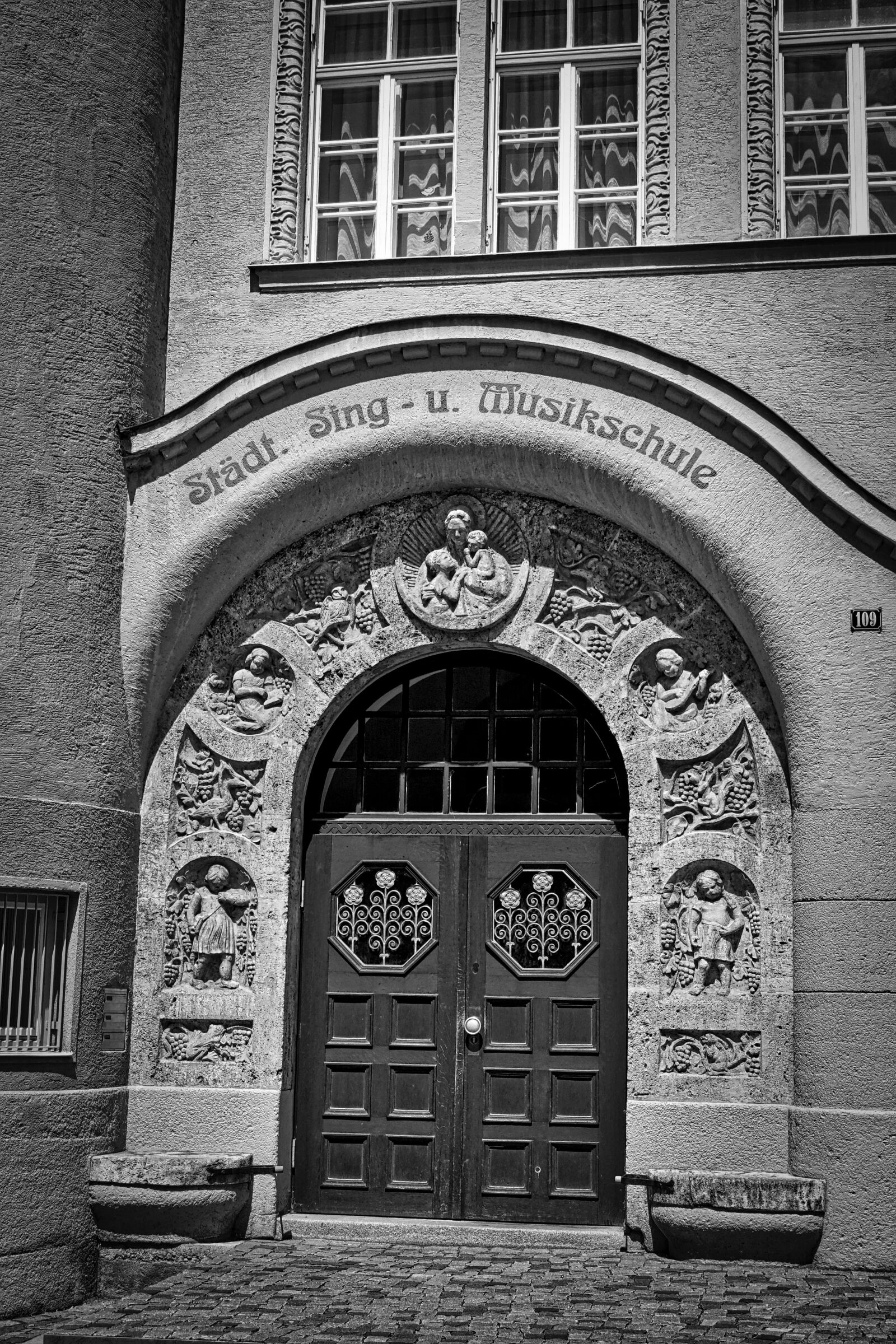 Sony Cyber-shot DSC-RX100 III sample photo. Gate, entrance, decoration photography