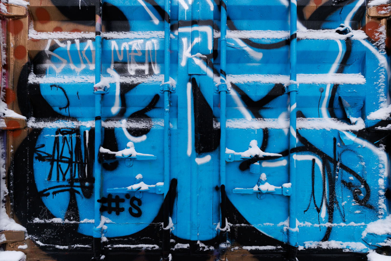 Canon EOS R7 sample photo. Graffiti container 10mm photography