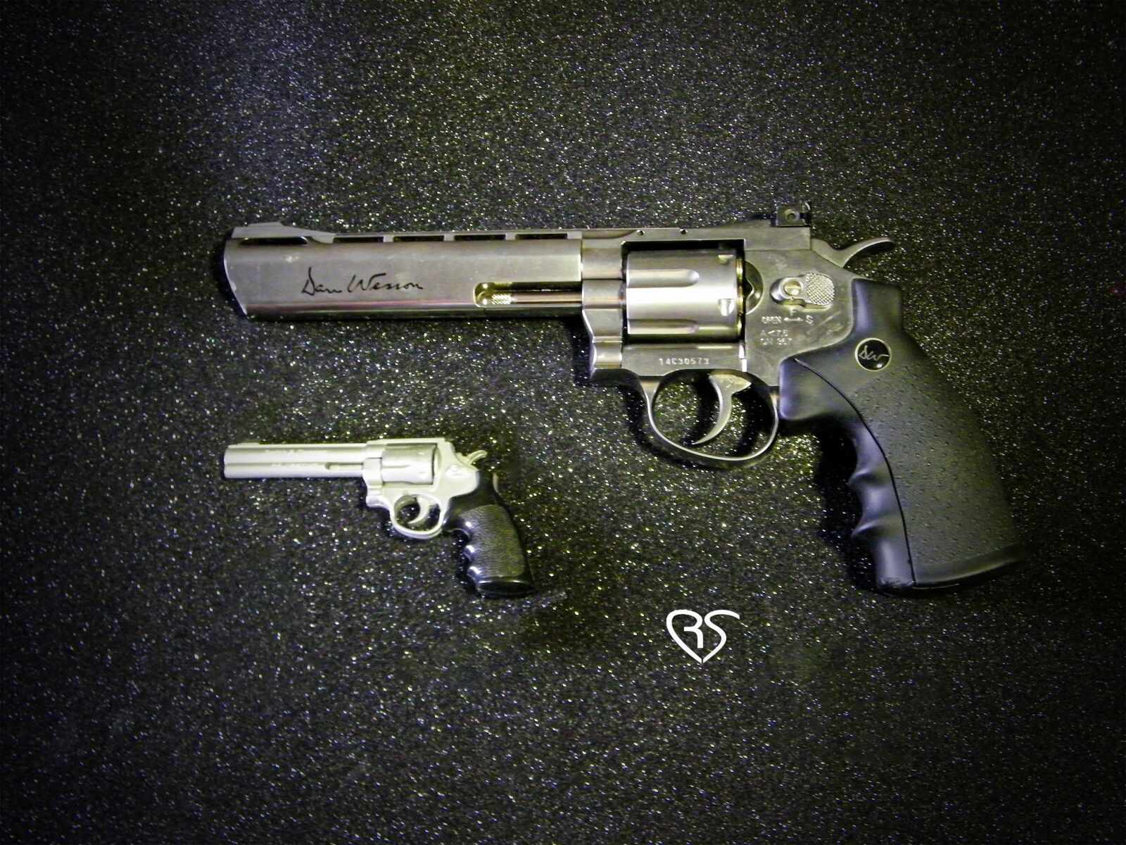 Kodak EASYSHARE Z1015 IS DIGITAL CAMERA sample photo. Drum, gun, models photography