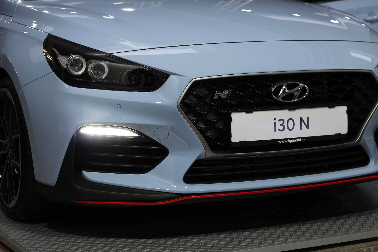 Canon EOS 600D (Rebel EOS T3i / EOS Kiss X5) + Canon EF 50mm F1.8 II sample photo. Car, hyundai i30 n photography